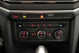 Harmaa Volkswagen Amarok 2018 kuva 29.