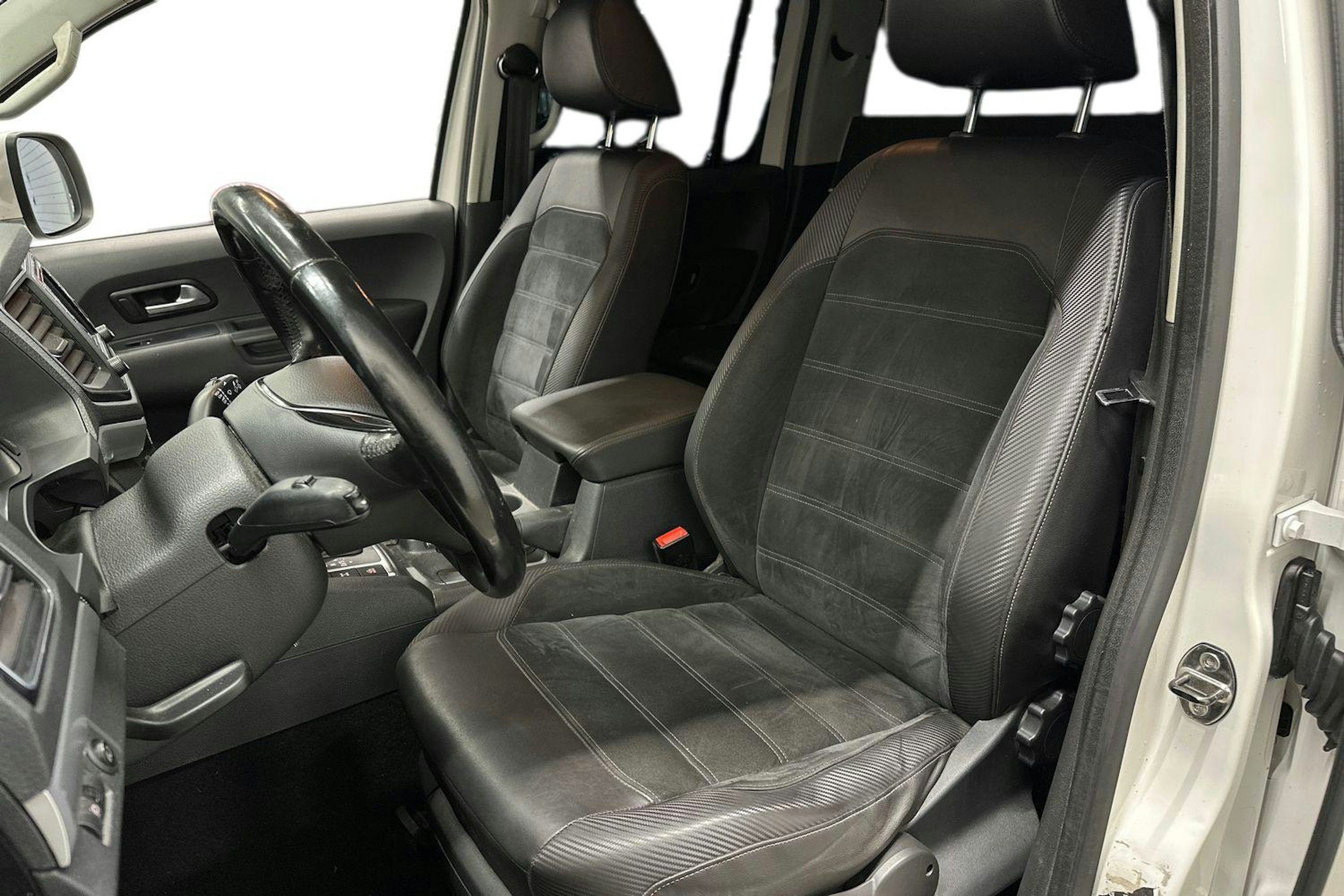 Valkoinen Volkswagen Amarok 2018 kuva 7.