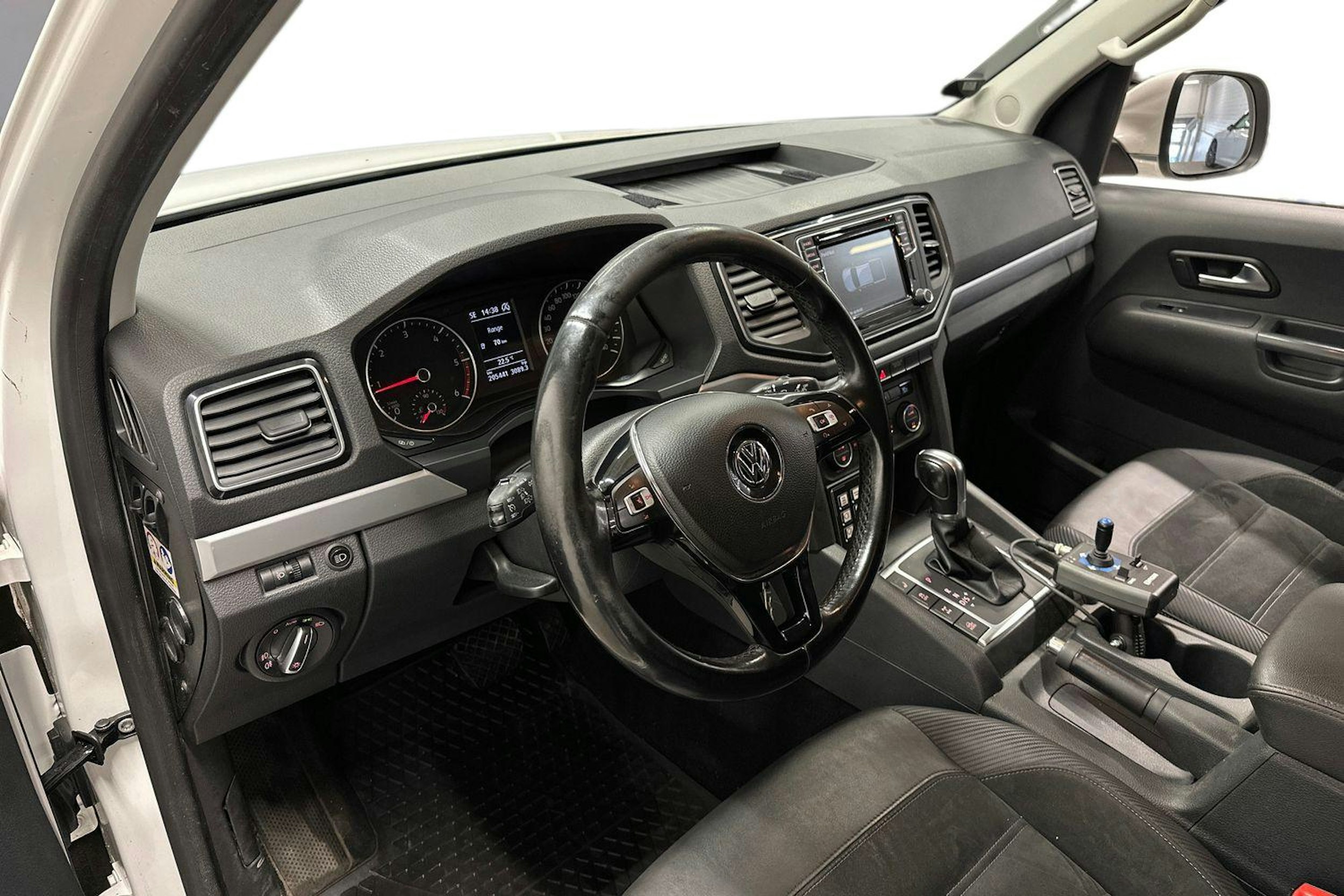 Valkoinen Volkswagen Amarok 2018 kuva 9.