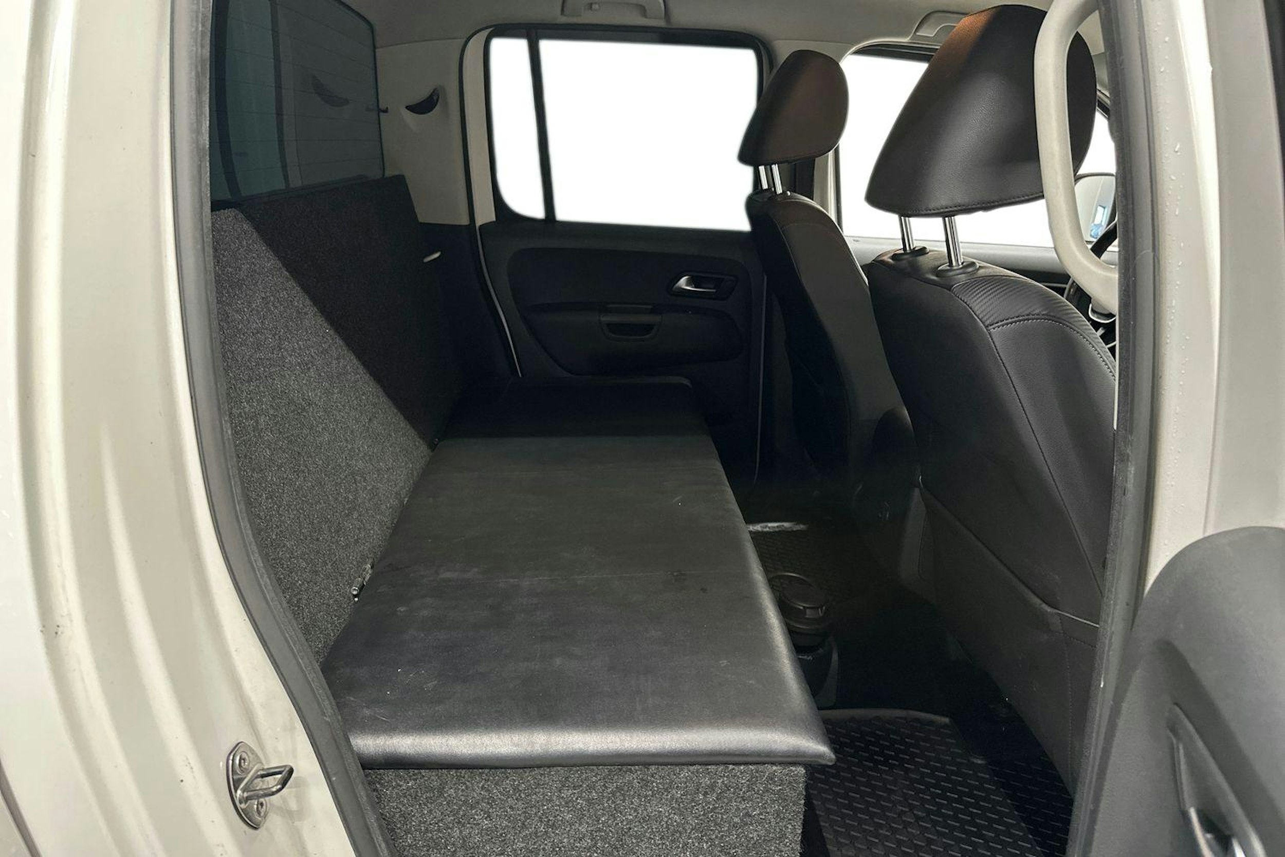 Valkoinen Volkswagen Amarok 2018 kuva 10.