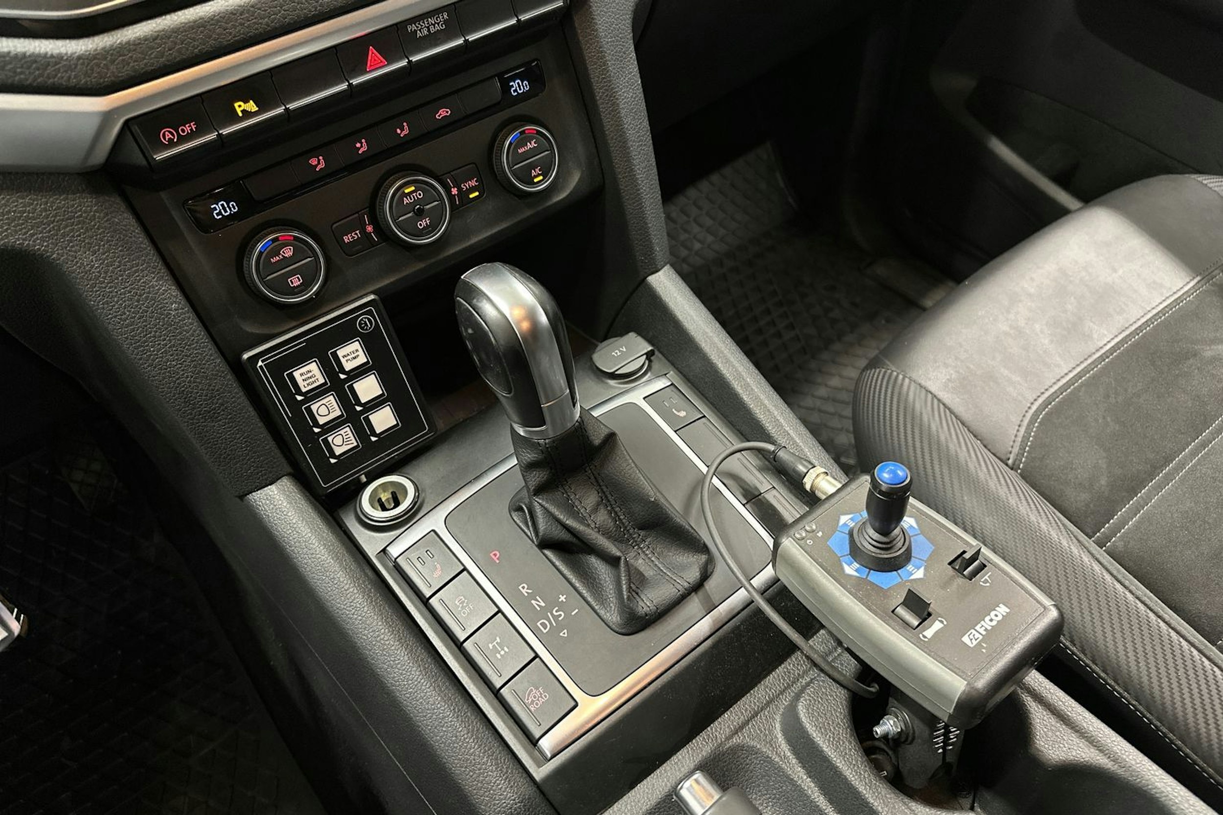 Valkoinen Volkswagen Amarok 2018 kuva 13.