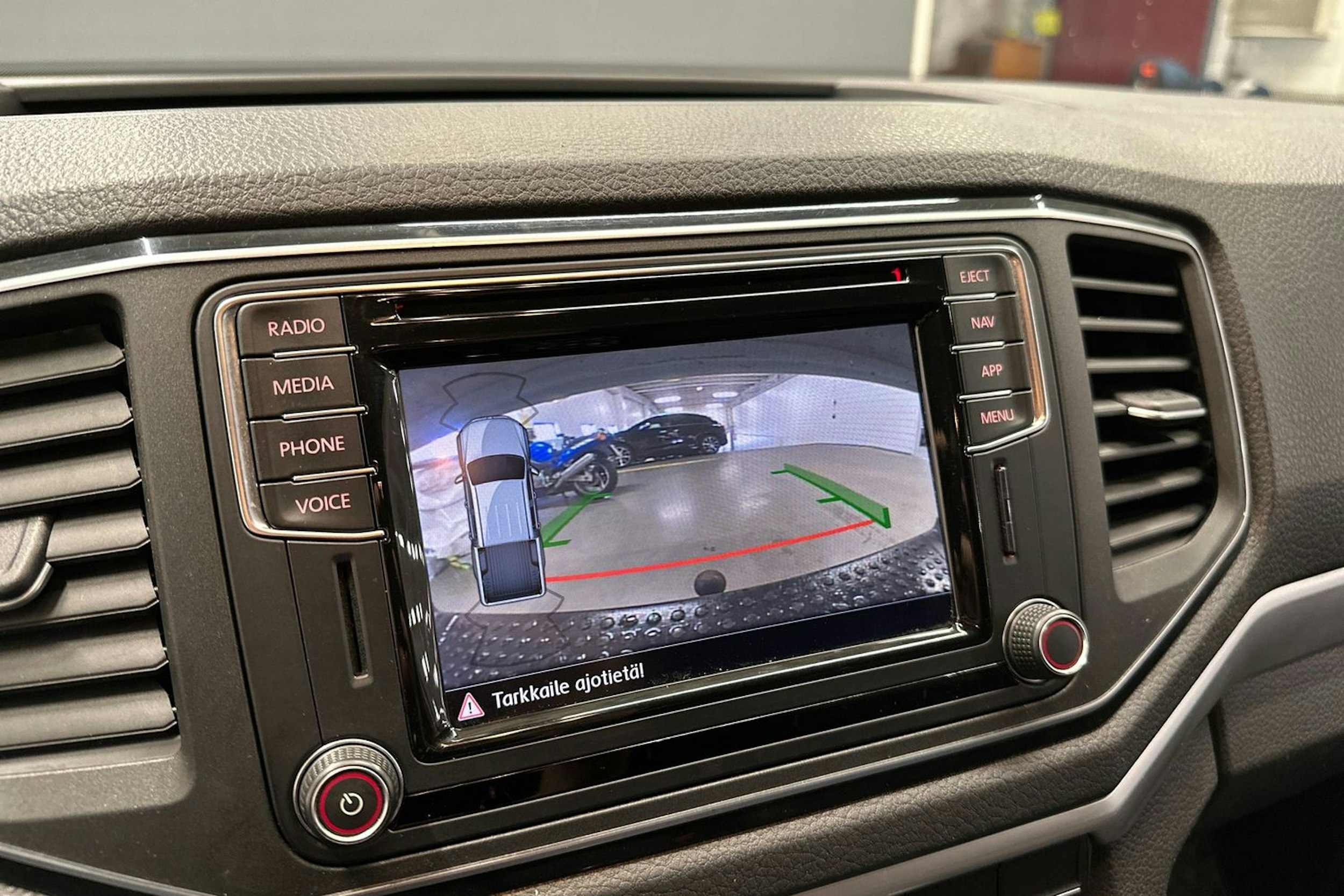 Valkoinen Volkswagen Amarok 2018 kuva 15.