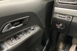 Valkoinen Volkswagen Amarok 2018 kuva 17.