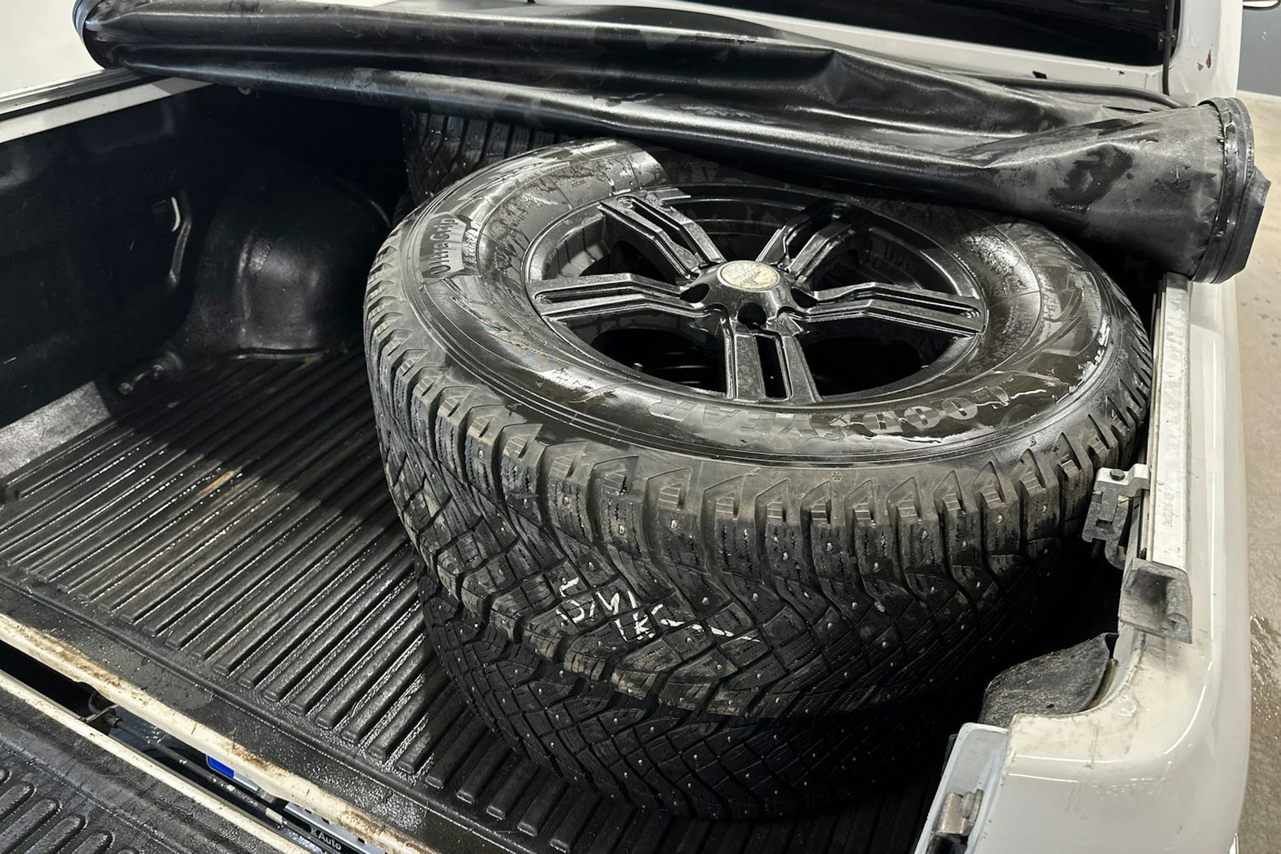 Valkoinen Volkswagen Amarok 2018 kuva 22.