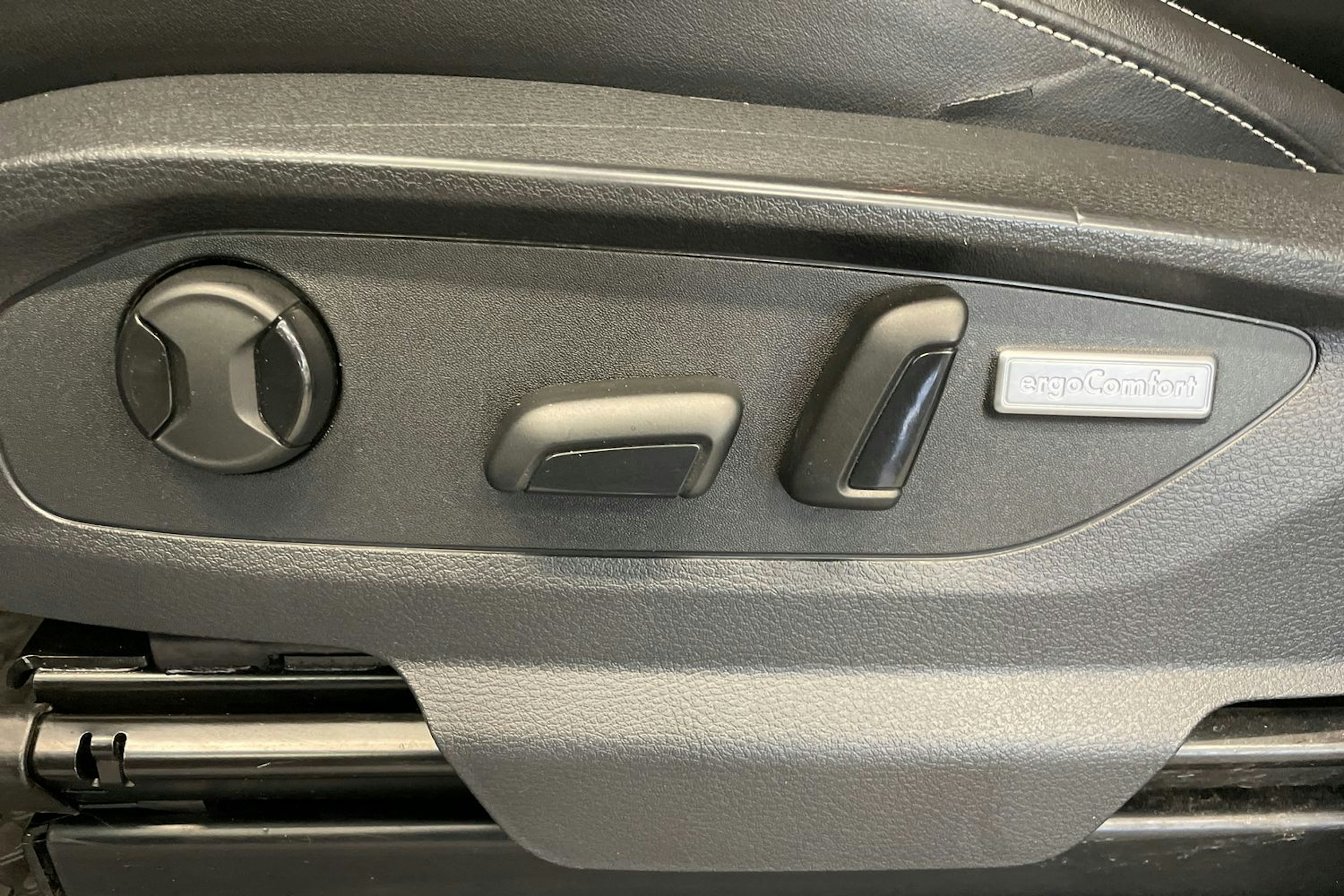 Sininen Volkswagen Amarok 2018 kuva 15.