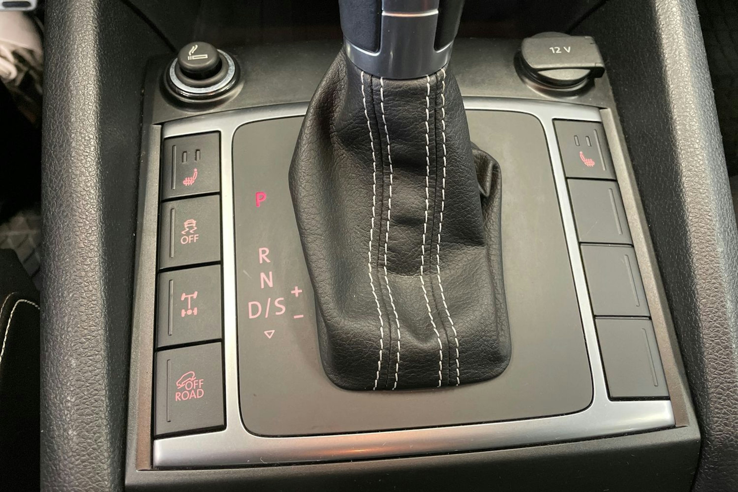 Sininen Volkswagen Amarok 2018 kuva 17.