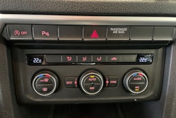 Sininen Volkswagen Amarok 2018 kuva 18.