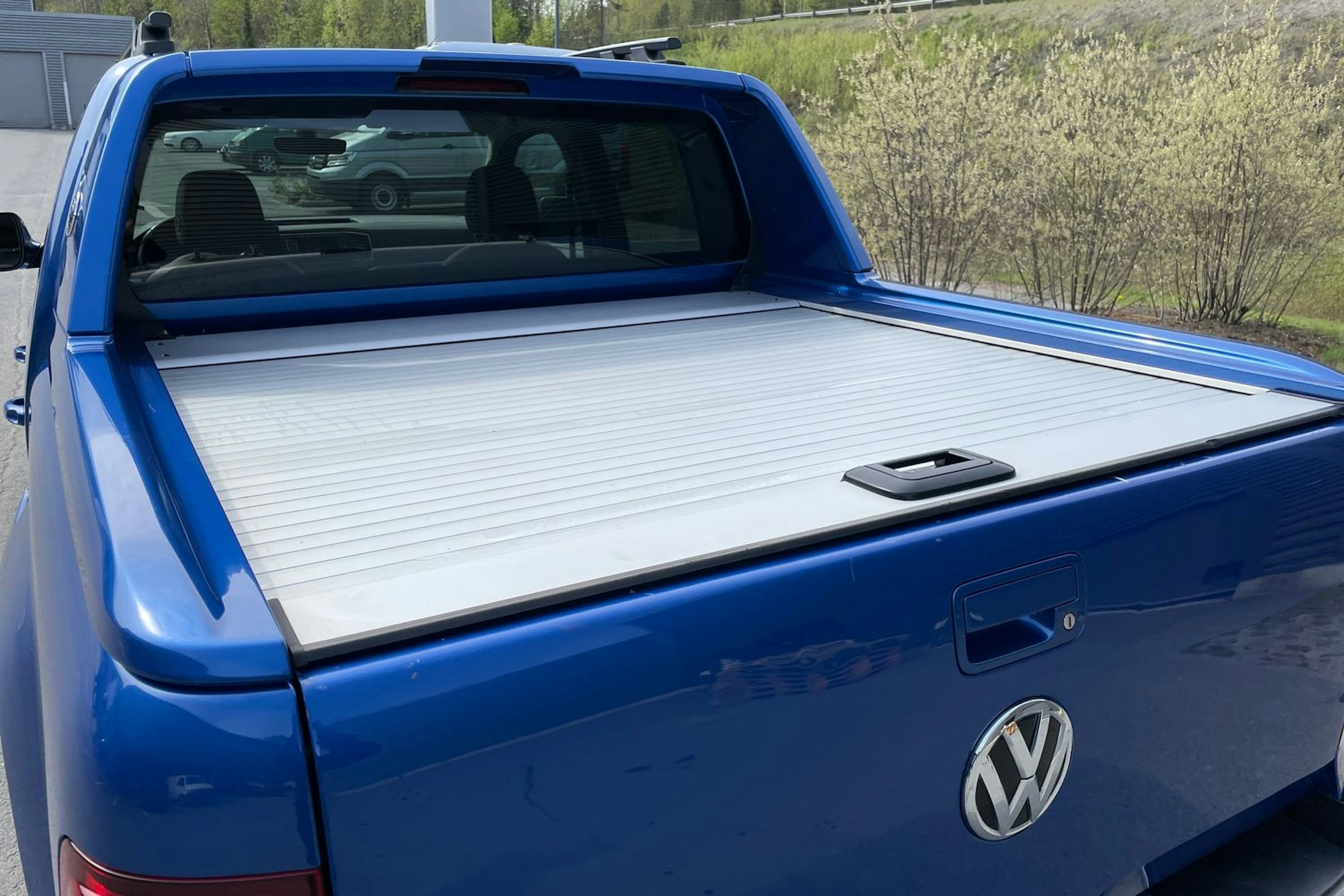 Sininen Volkswagen Amarok 2018 kuva 22.