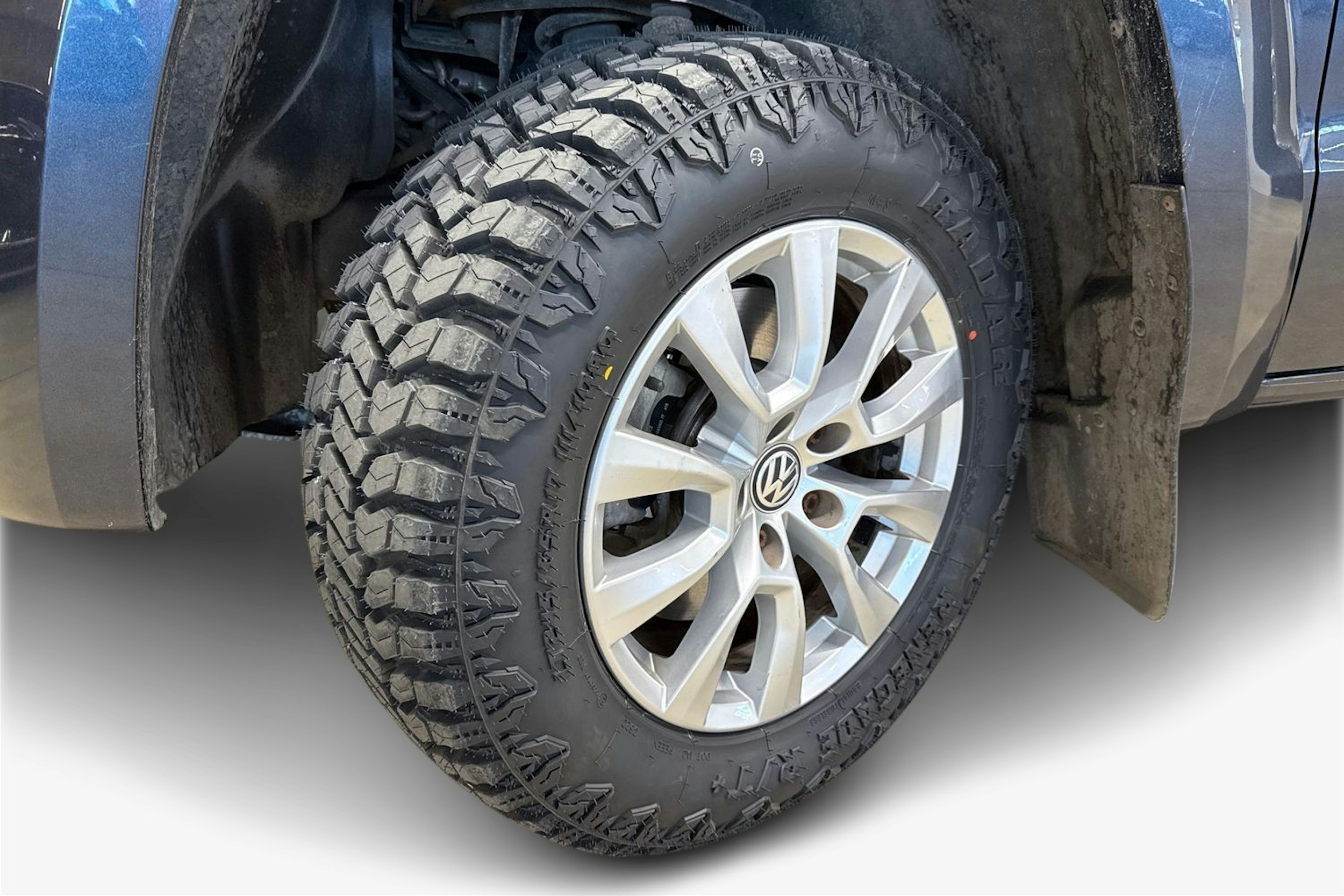 sininen Volkswagen Amarok 2018 kuva 11.