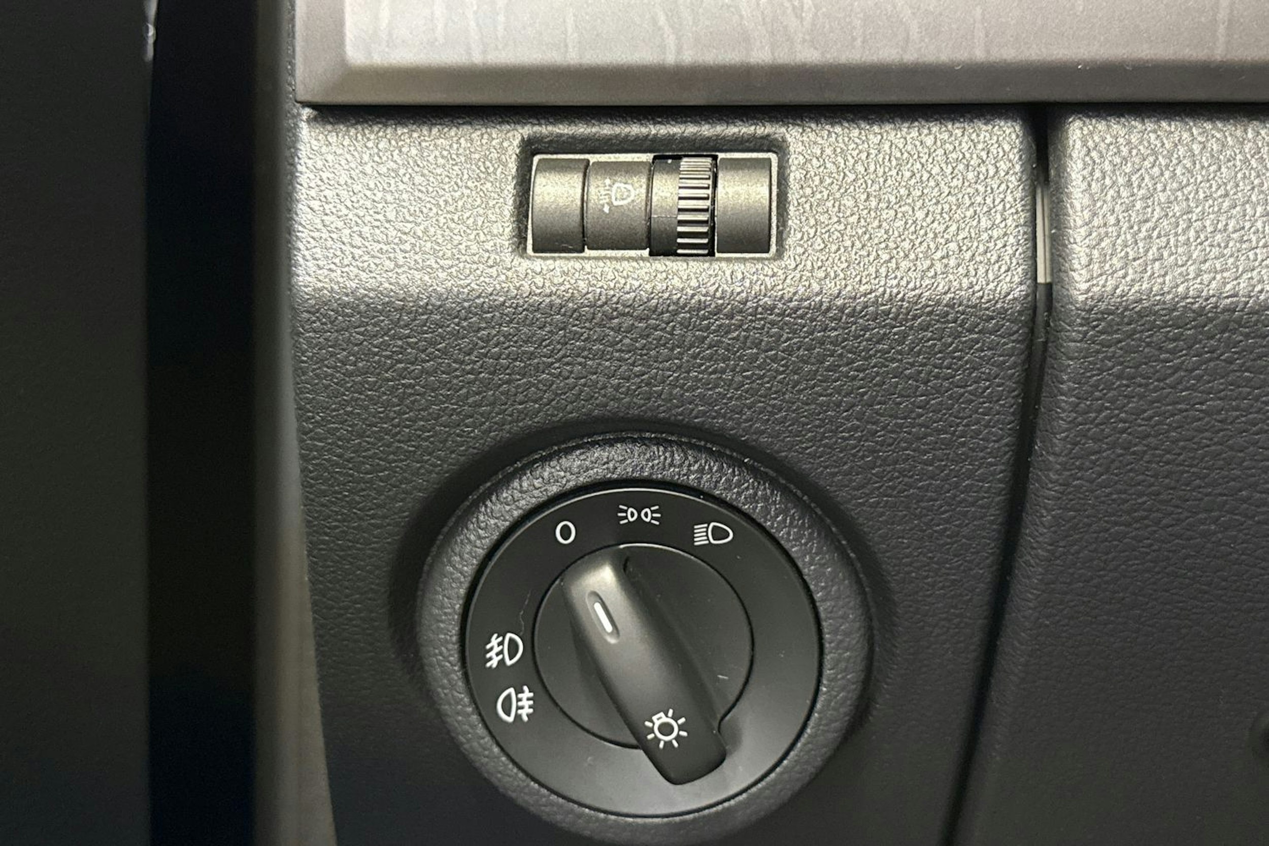 sininen Volkswagen Amarok 2018 kuva 14.