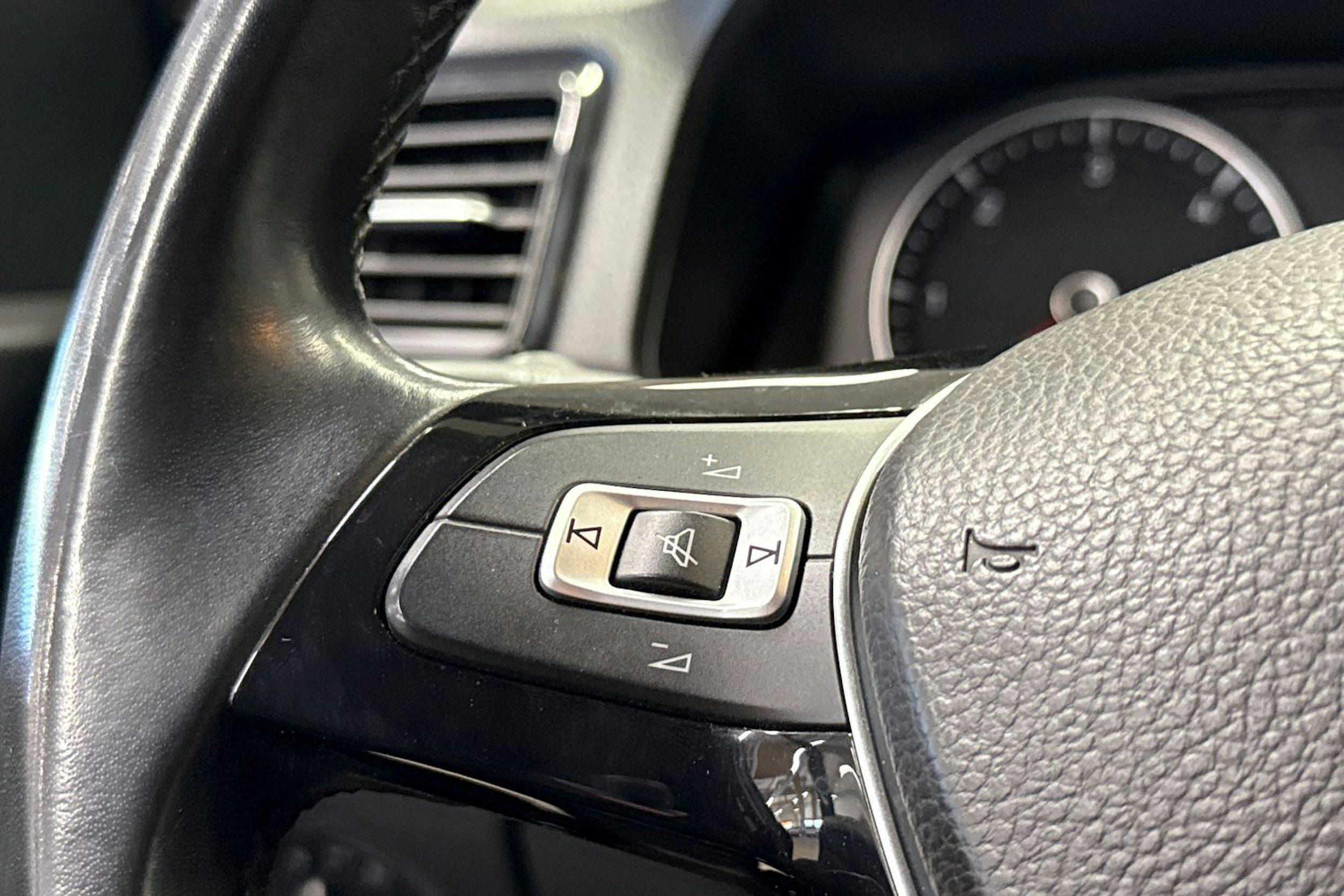 sininen Volkswagen Amarok 2018 kuva 15.