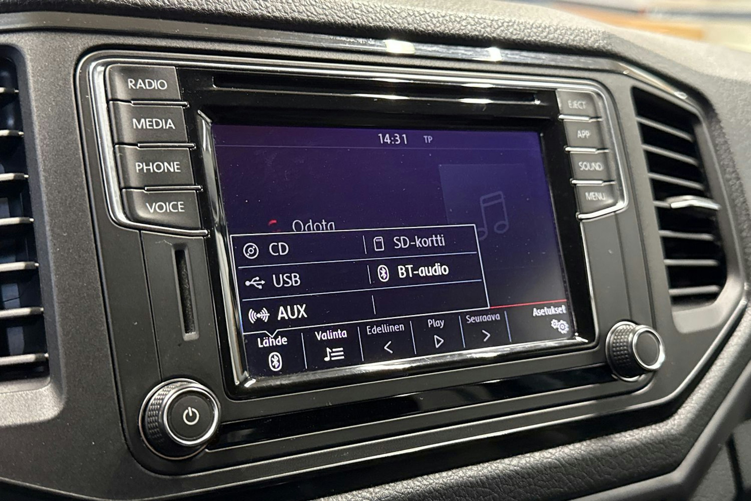 sininen Volkswagen Amarok 2018 kuva 20.