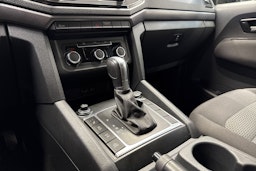 sininen Volkswagen Amarok 2018 kuva 22.