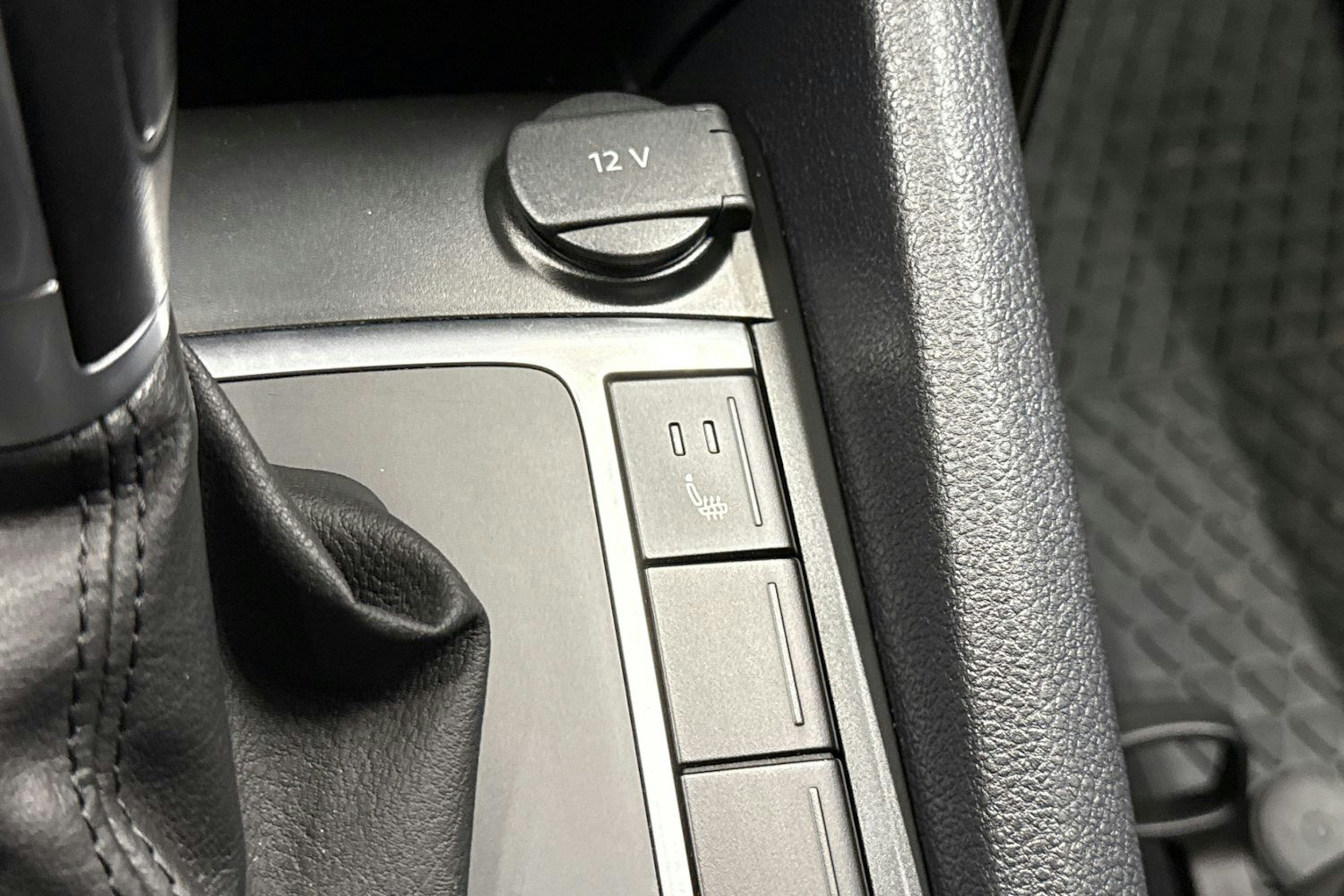 sininen Volkswagen Amarok 2018 kuva 24.
