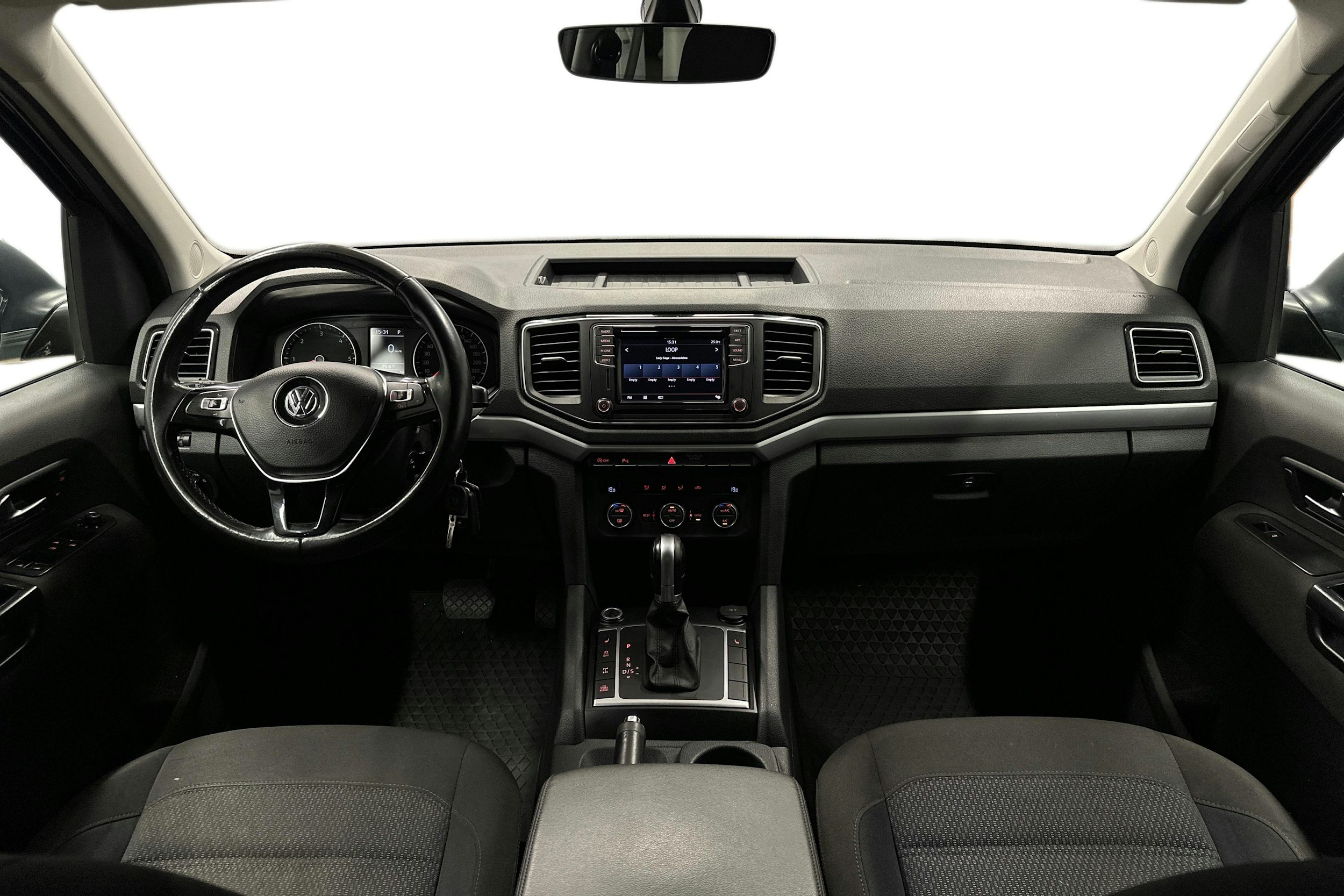 musta Volkswagen Amarok 2018 kuva 7.