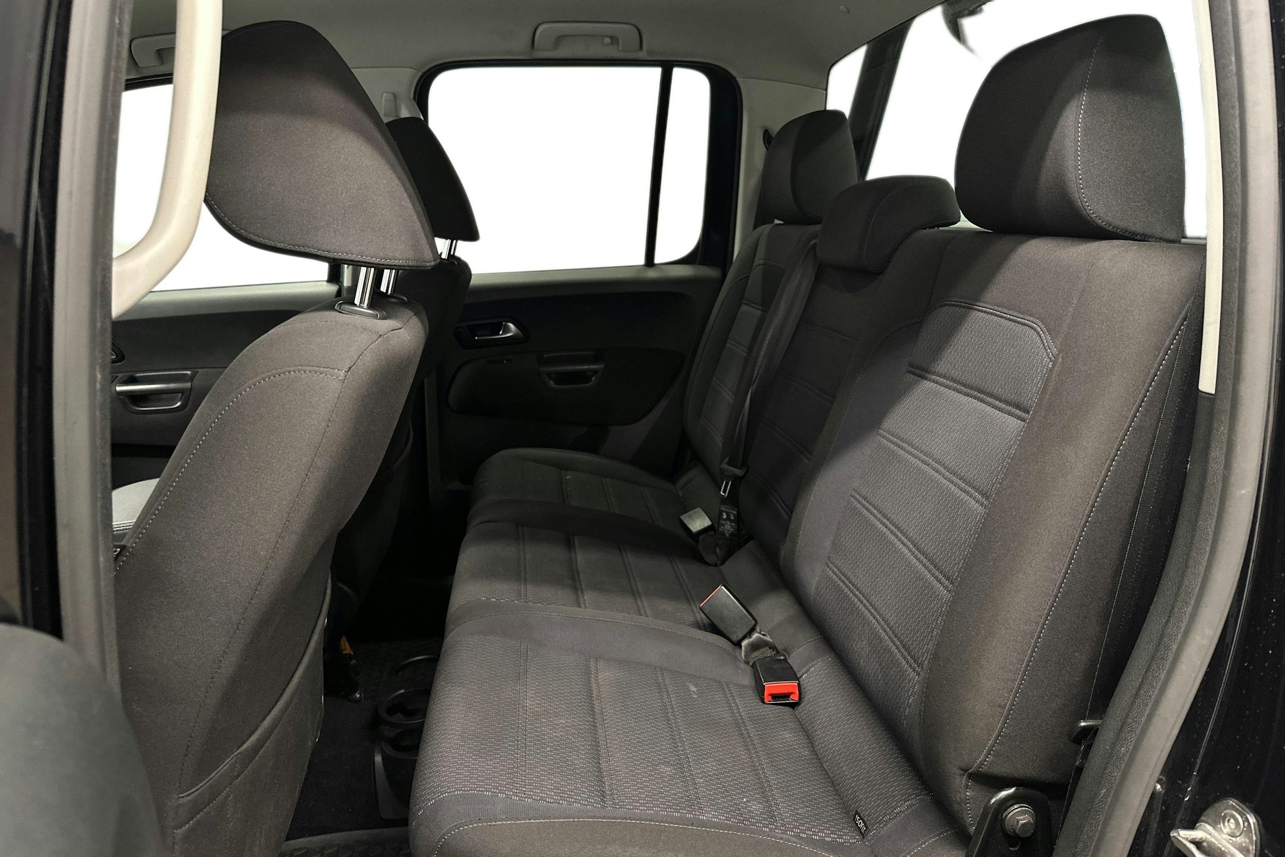 musta Volkswagen Amarok 2018 kuva 8.