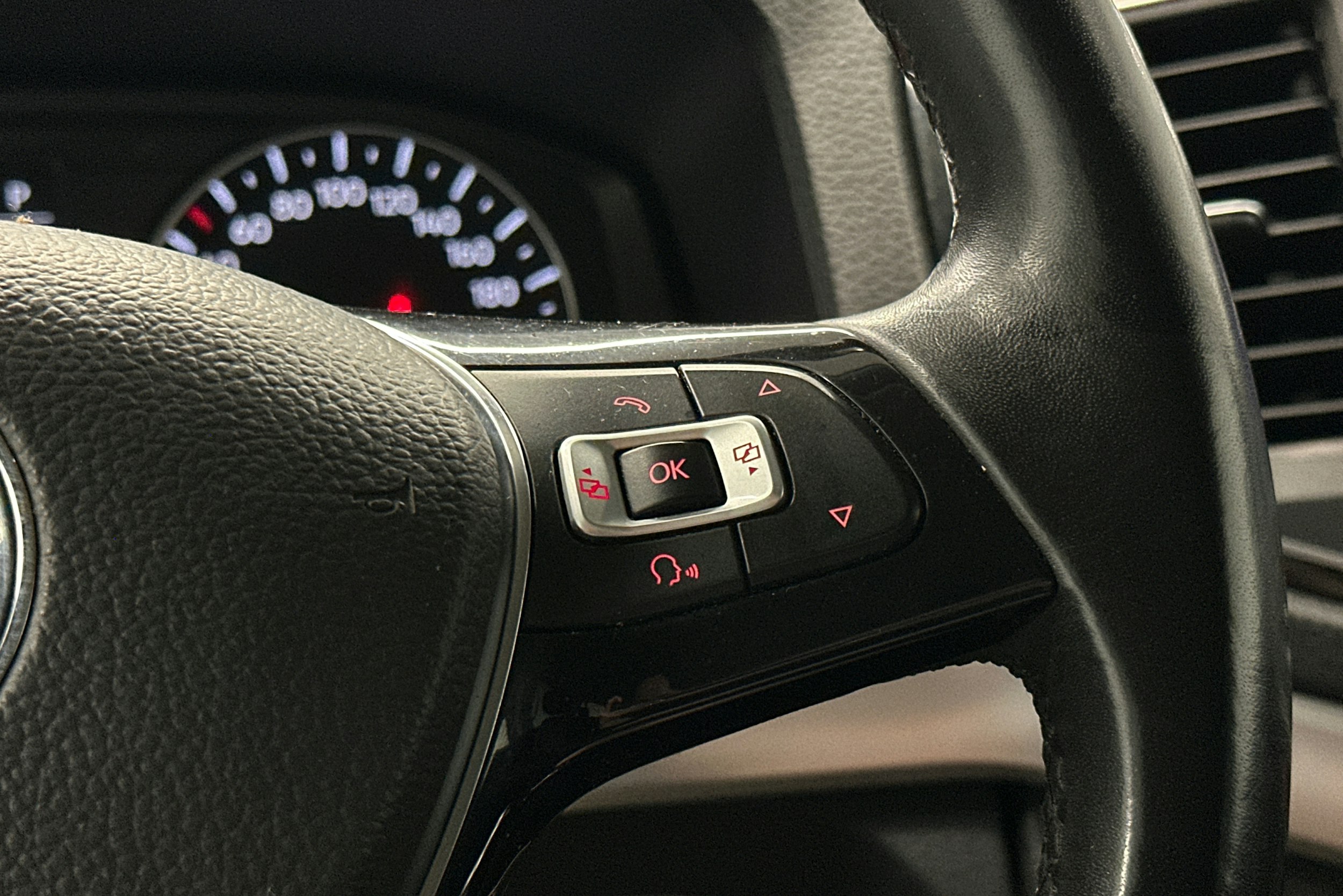 musta Volkswagen Amarok 2018 kuva 15.