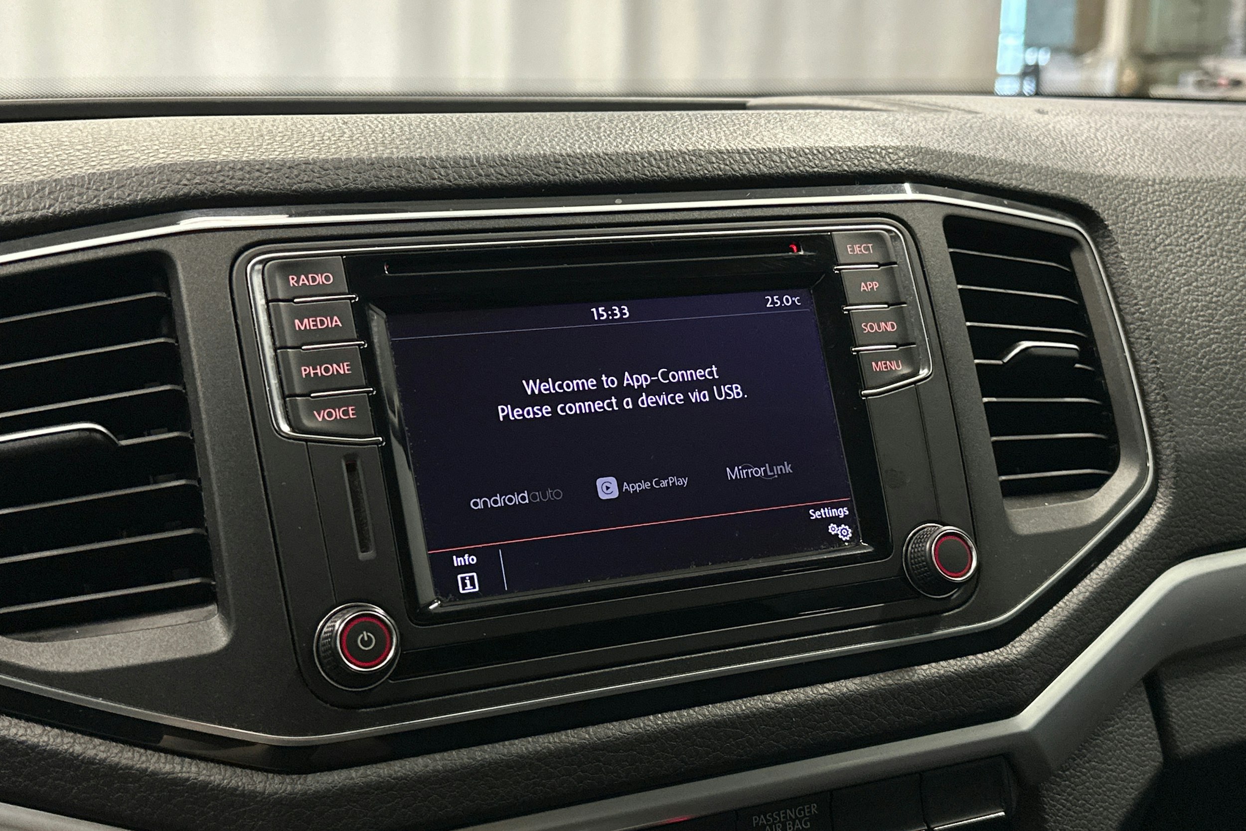musta Volkswagen Amarok 2018 kuva 18.