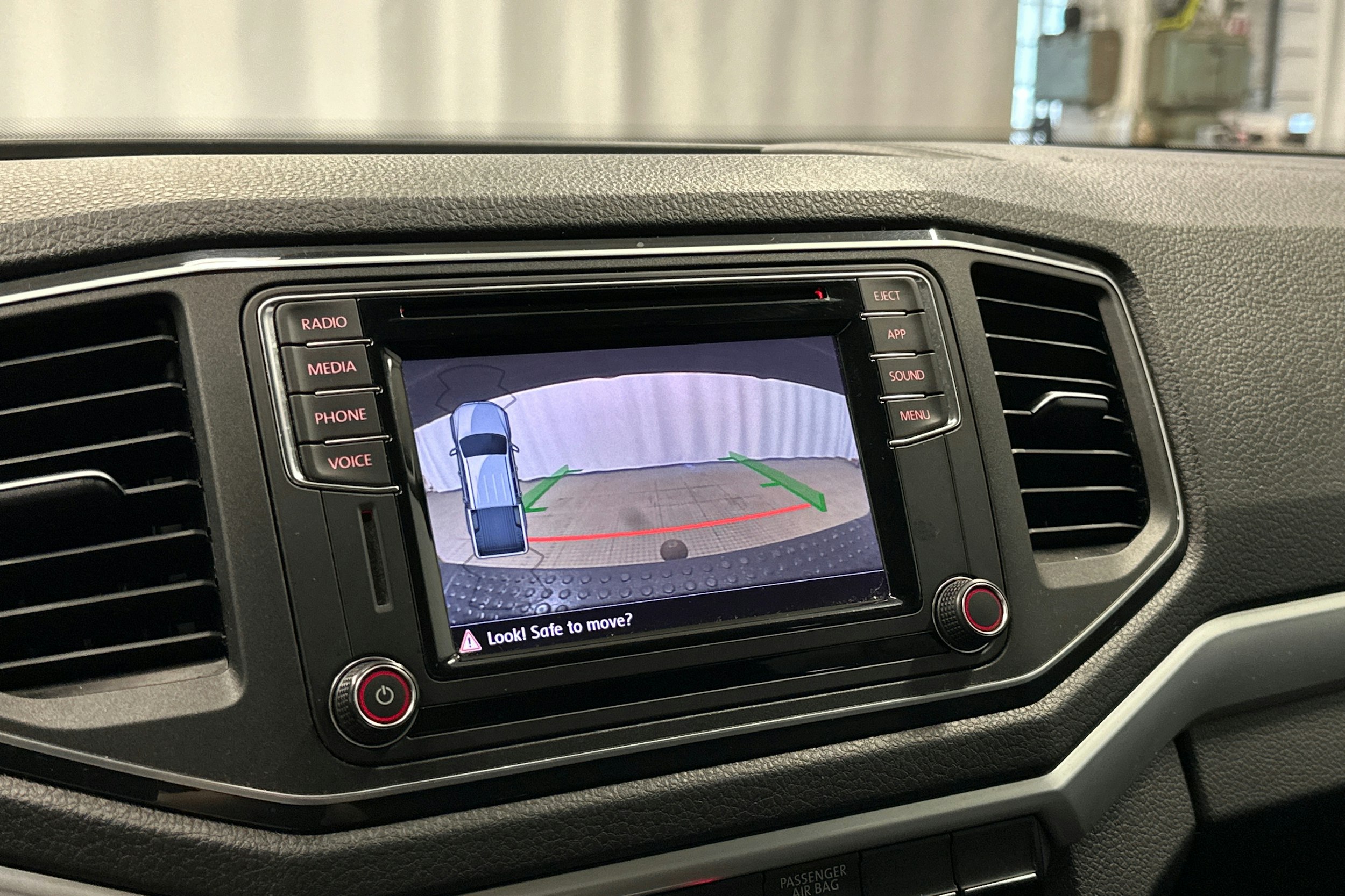 musta Volkswagen Amarok 2018 kuva 19.