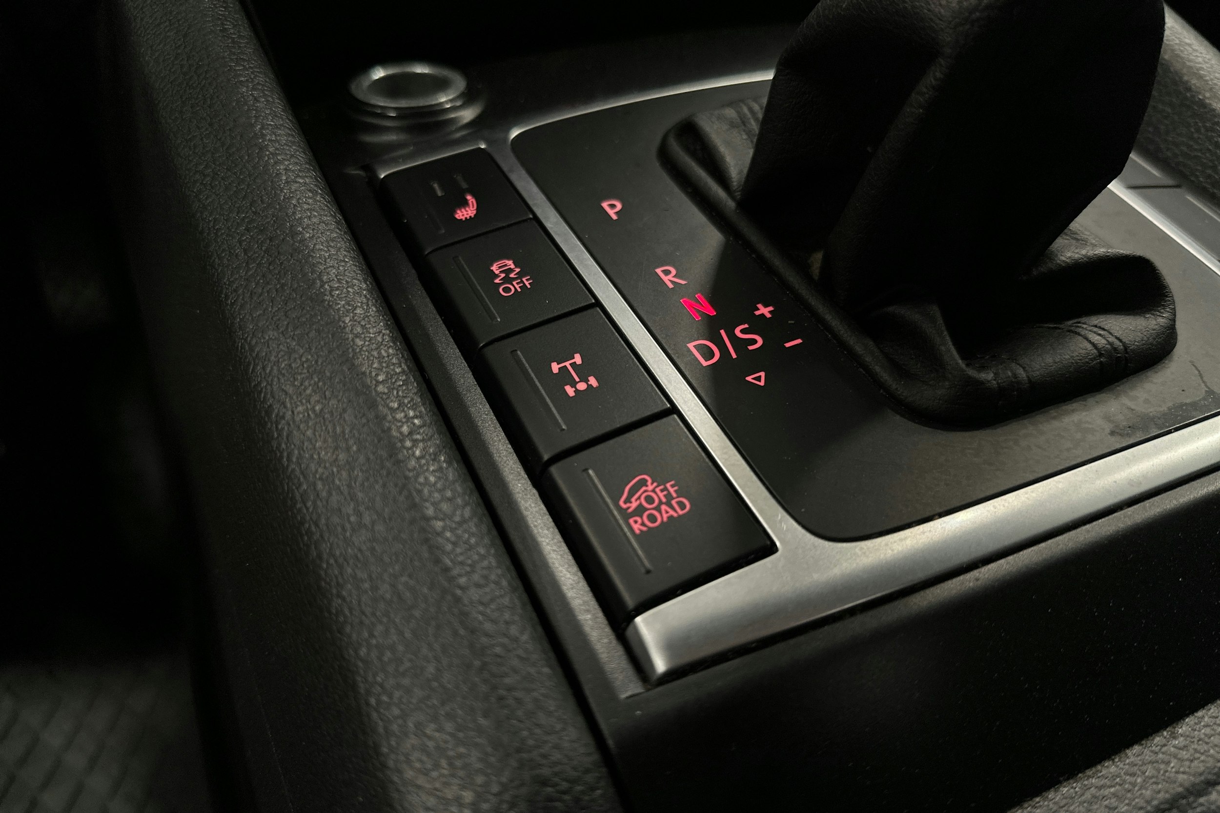 musta Volkswagen Amarok 2018 kuva 22.