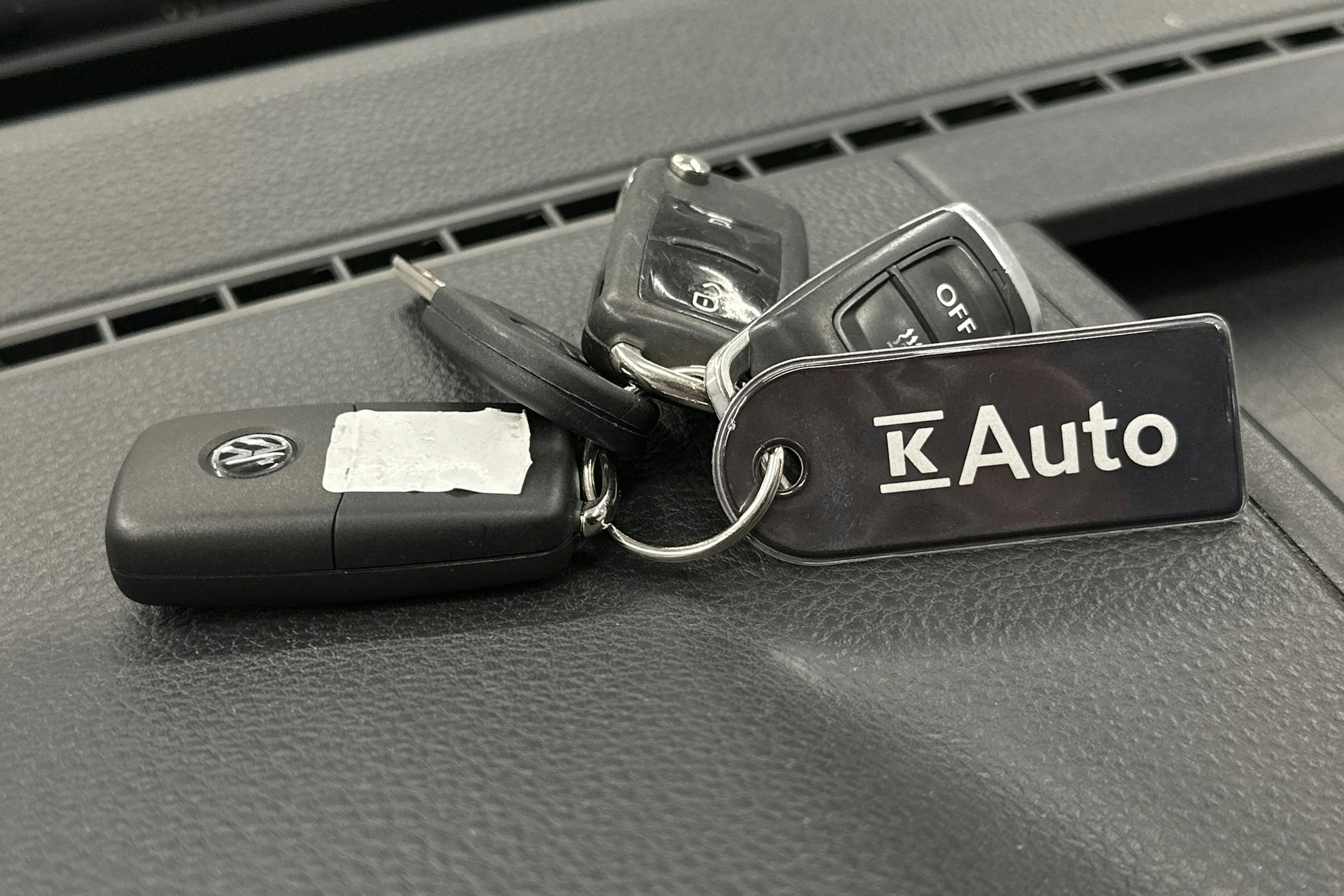 musta Volkswagen Amarok 2018 kuva 23.