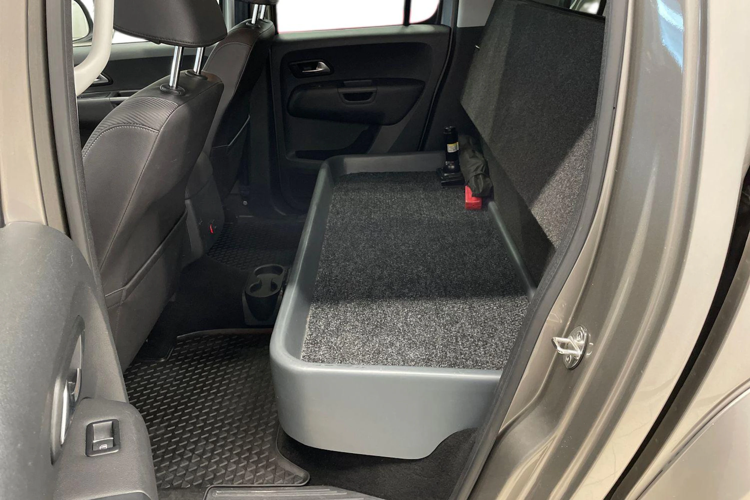 ruskea (beige) Volkswagen Amarok 2018 kuva 11.