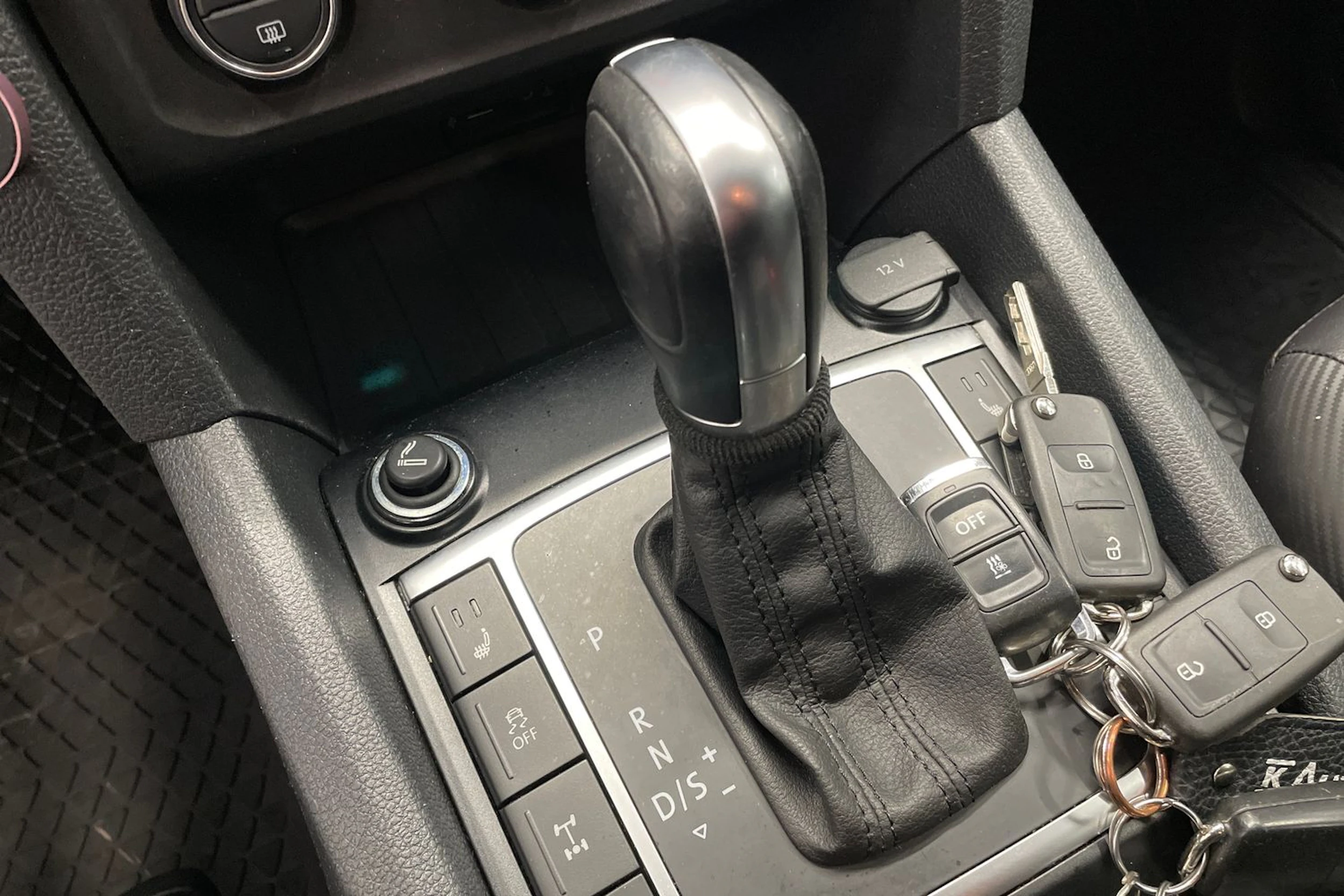 ruskea (beige) Volkswagen Amarok 2018 kuva 17.