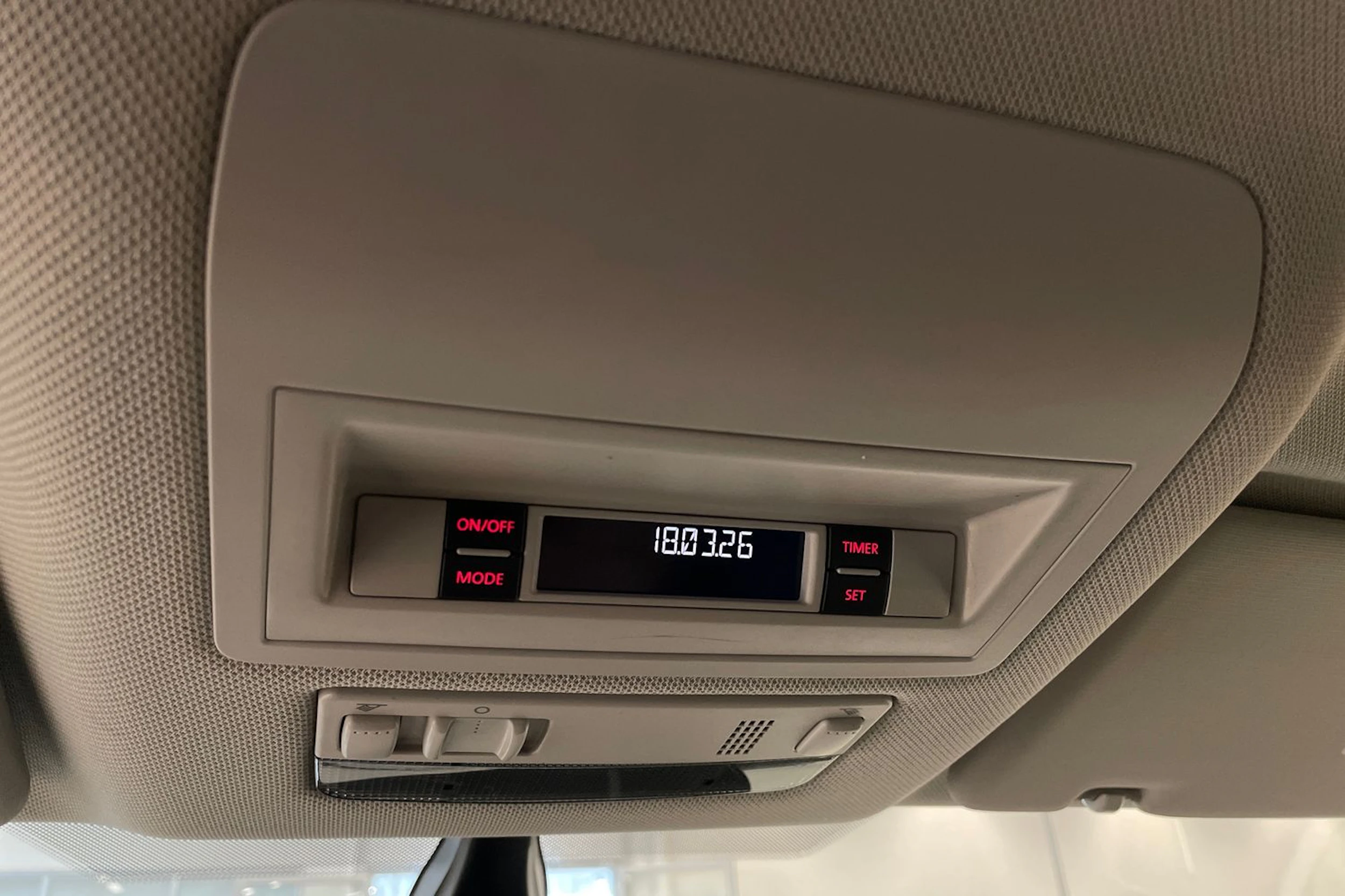 ruskea (beige) Volkswagen Amarok 2018 kuva 19.