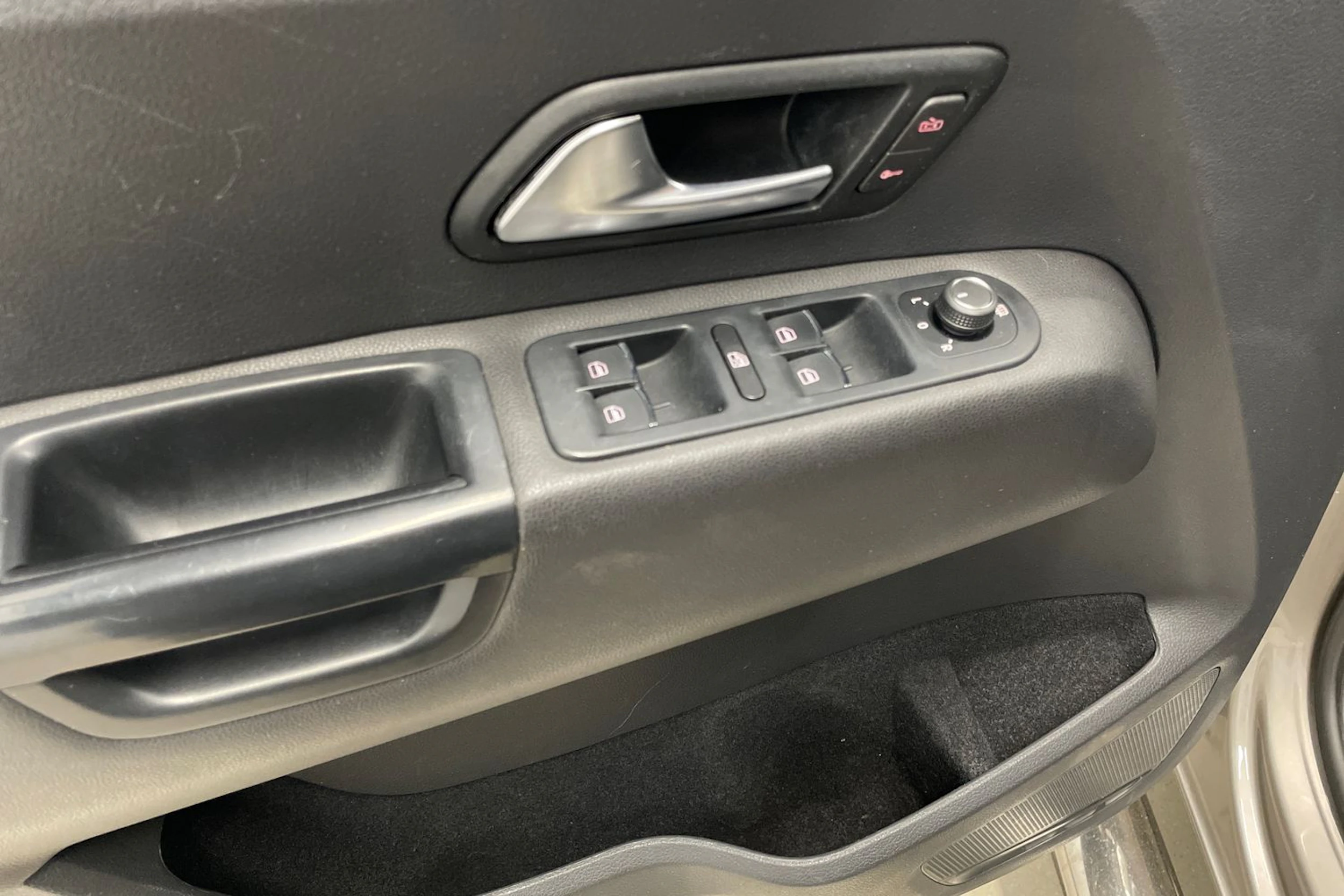 ruskea (beige) Volkswagen Amarok 2018 kuva 20.