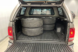 ruskea (beige) Volkswagen Amarok 2018 kuva 21.