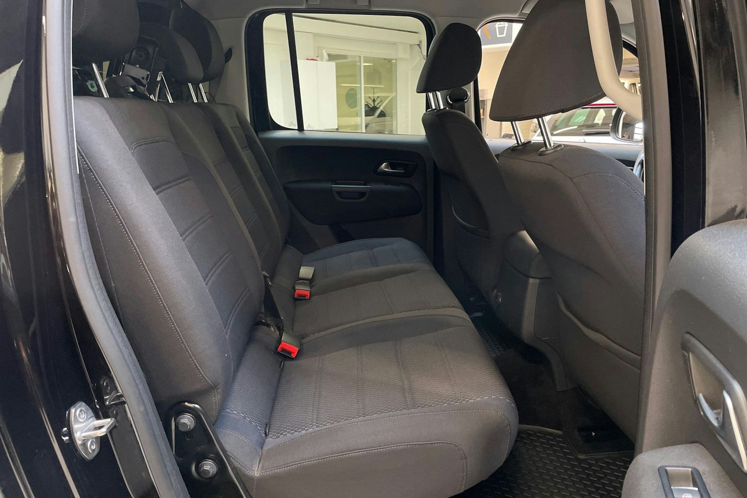 musta Volkswagen Amarok 2018 kuva 13.