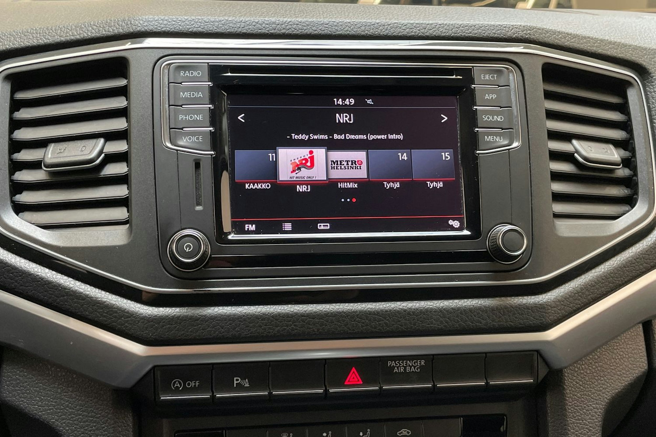 musta Volkswagen Amarok 2018 kuva 18.