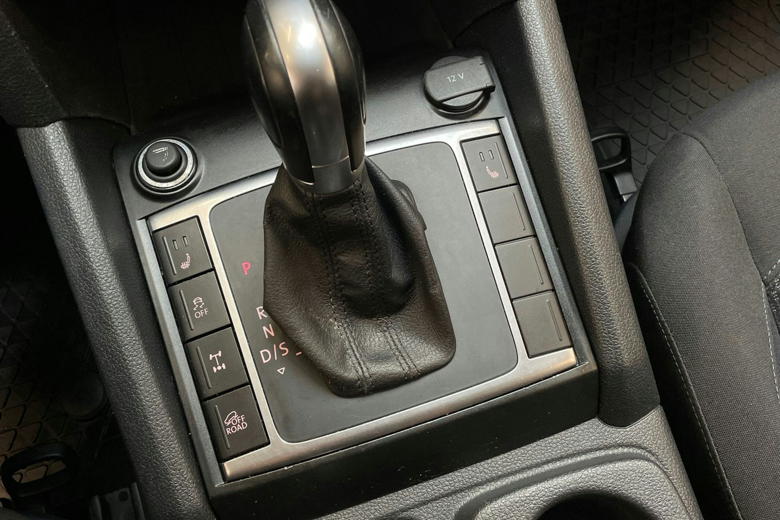 musta Volkswagen Amarok 2018 kuva 20.