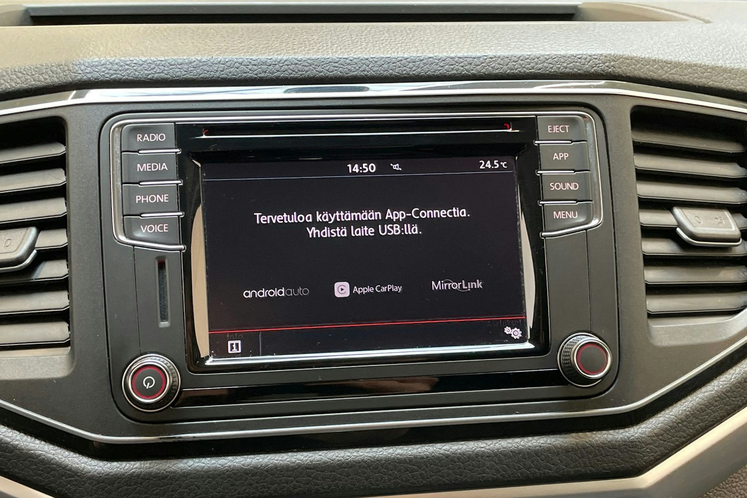 musta Volkswagen Amarok 2018 kuva 23.