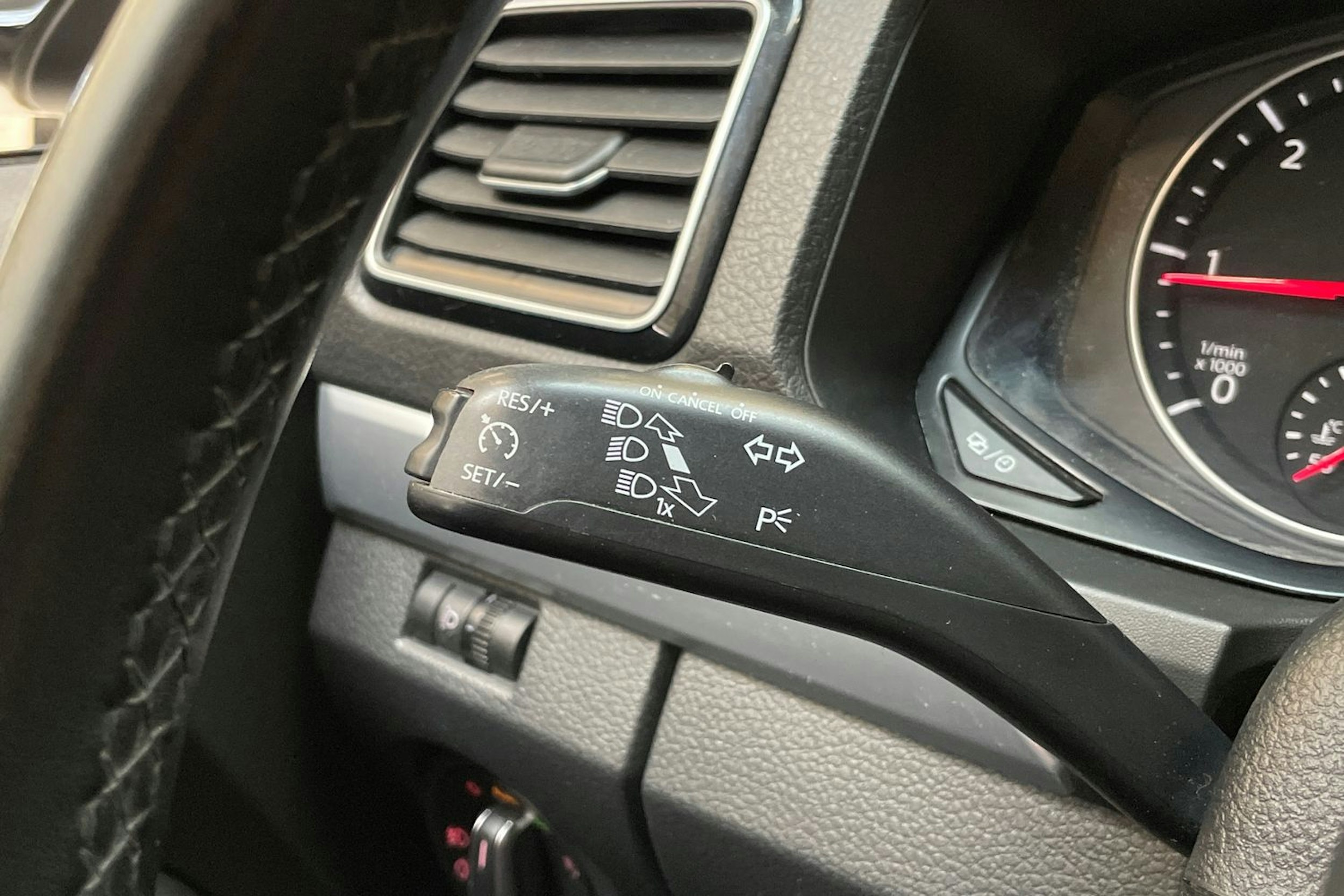 musta Volkswagen Amarok 2018 kuva 24.