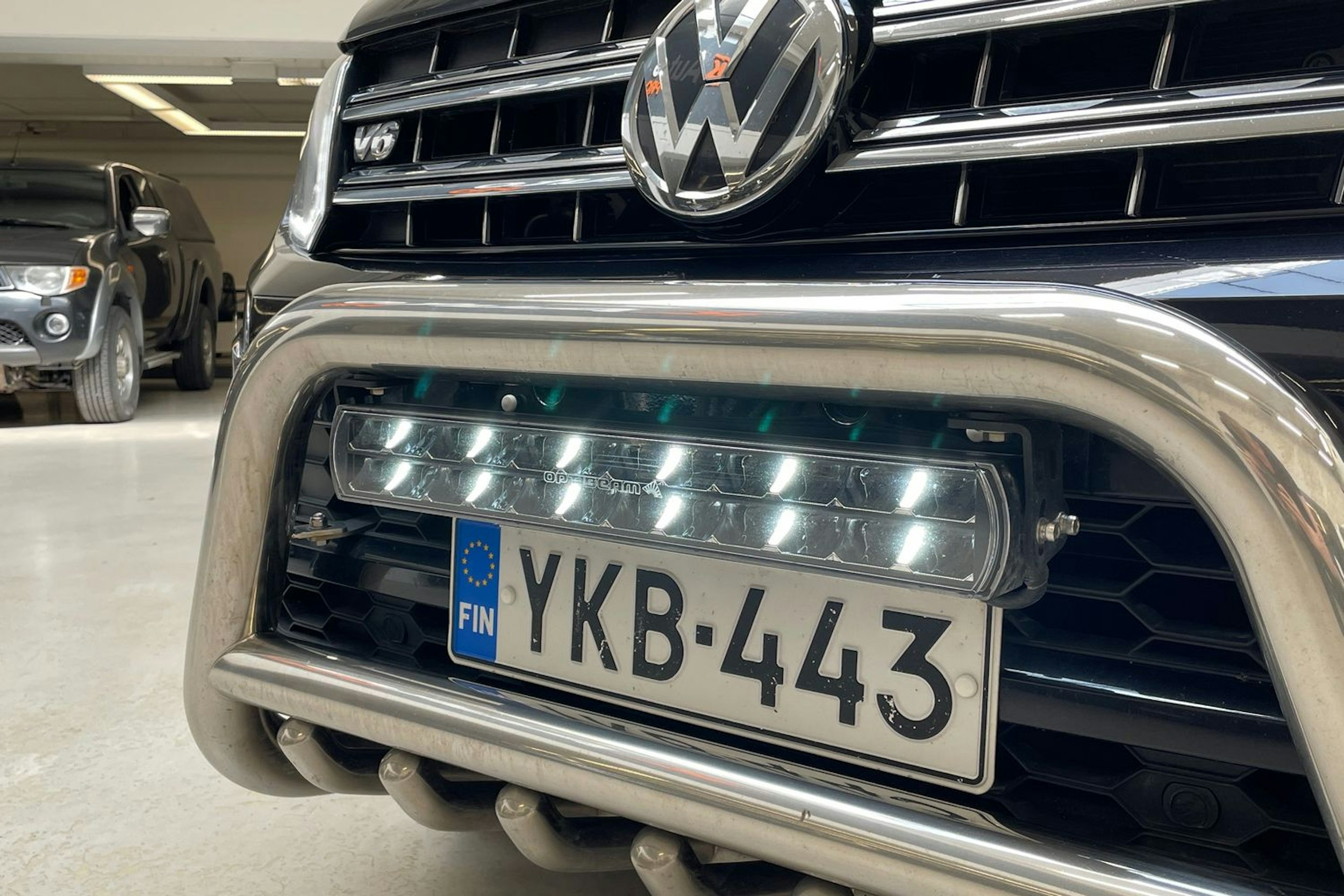 musta Volkswagen Amarok 2018 kuva 25.