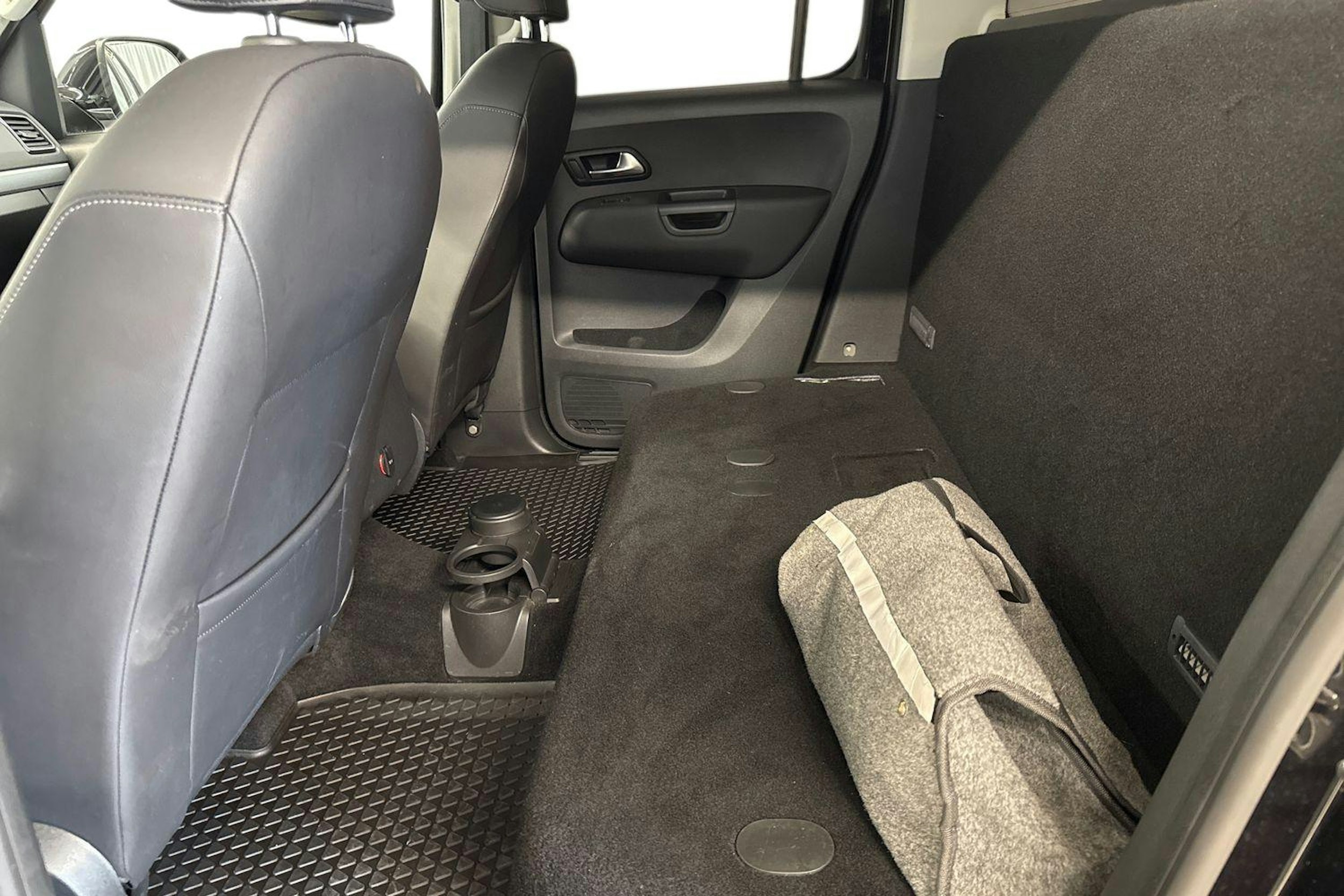 musta Volkswagen Amarok 2019 kuva 10.