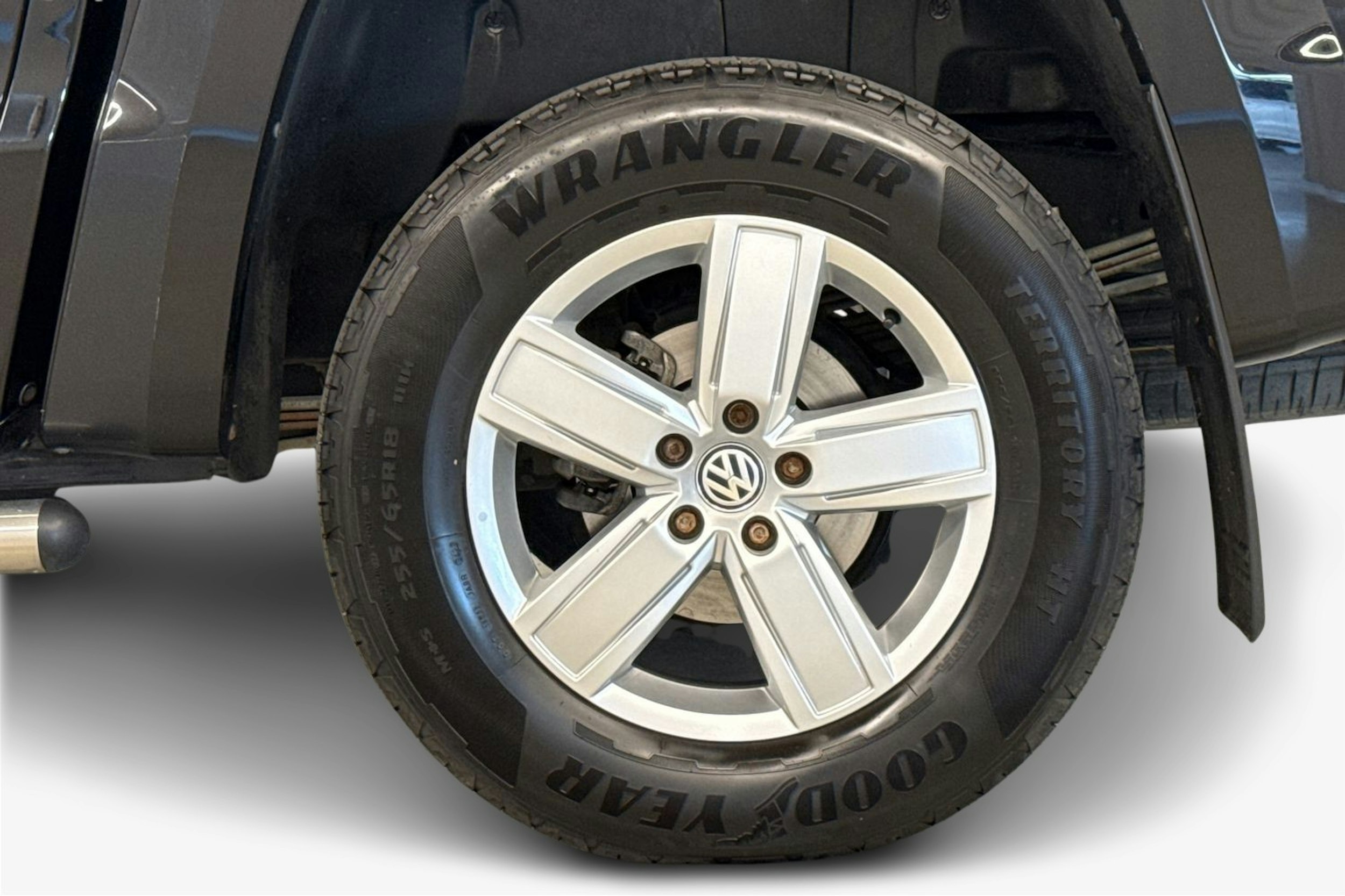 musta Volkswagen Amarok 2019 kuva 11.