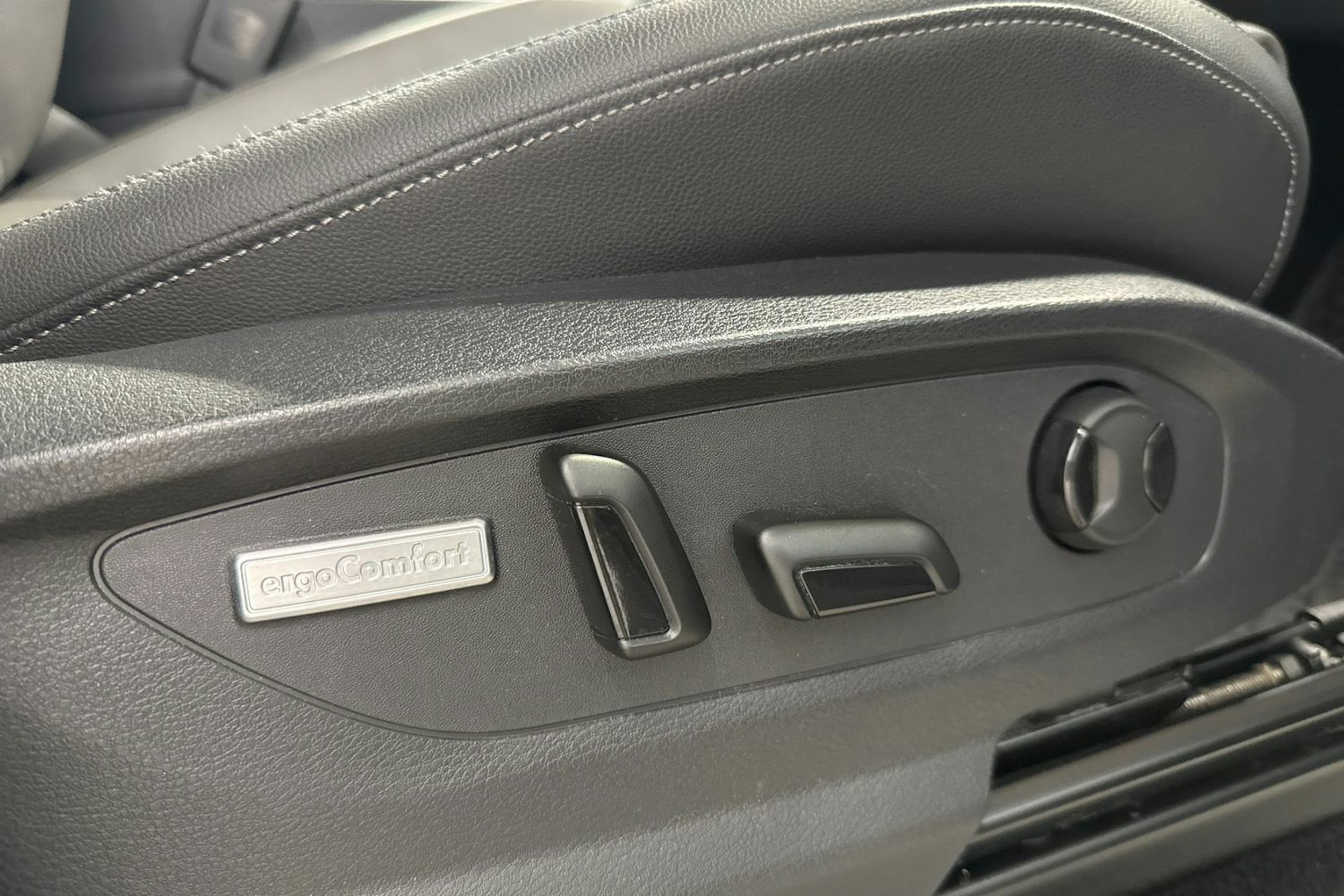 musta Volkswagen Amarok 2019 kuva 14.