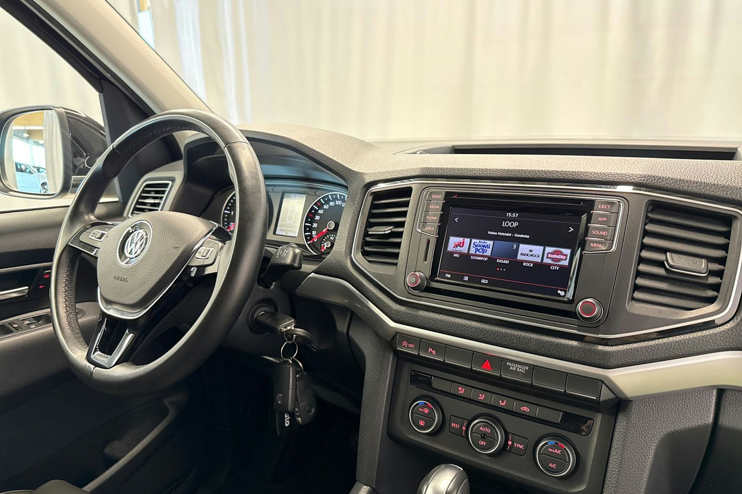 musta Volkswagen Amarok 2019 kuva 15.