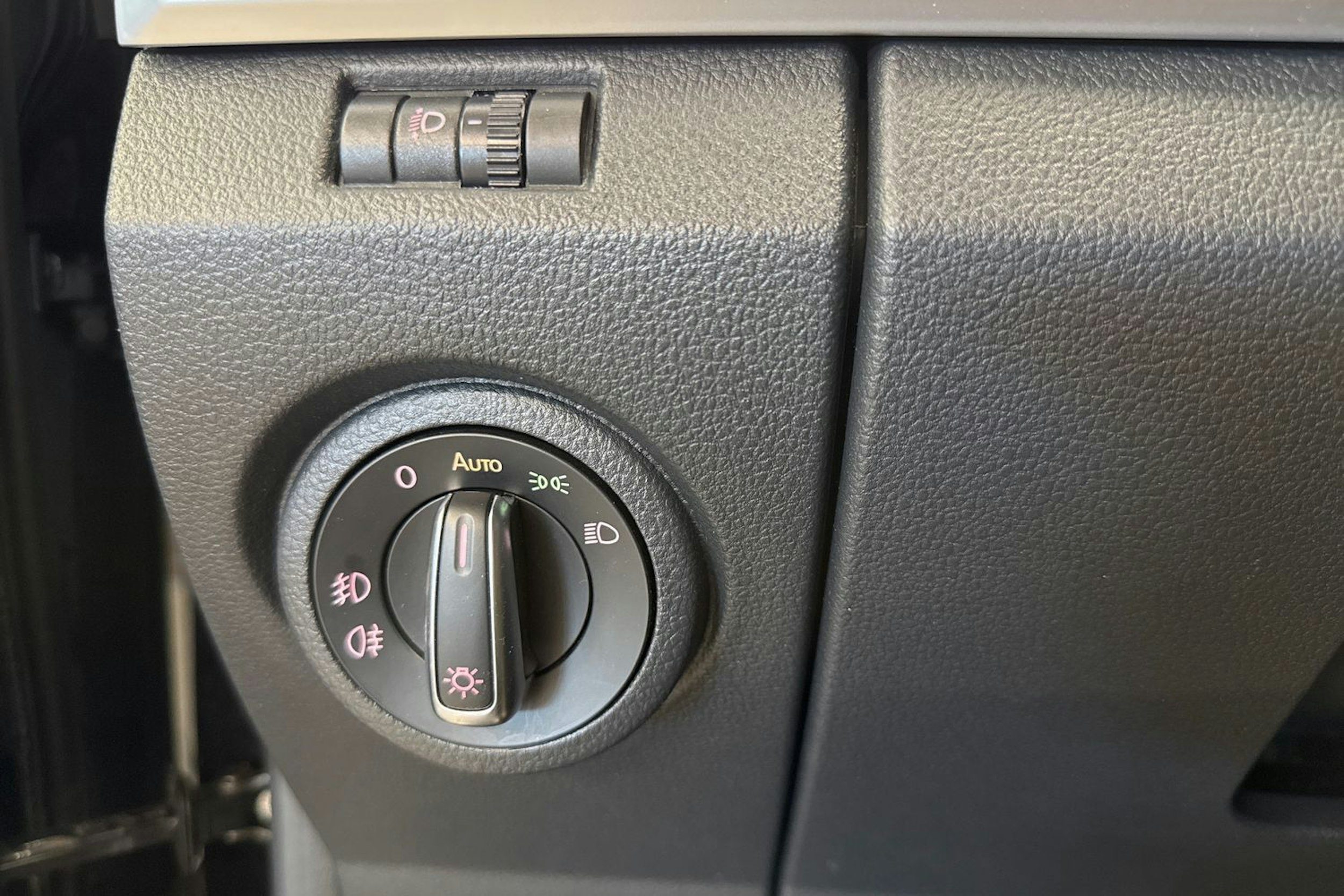 musta Volkswagen Amarok 2019 kuva 20.