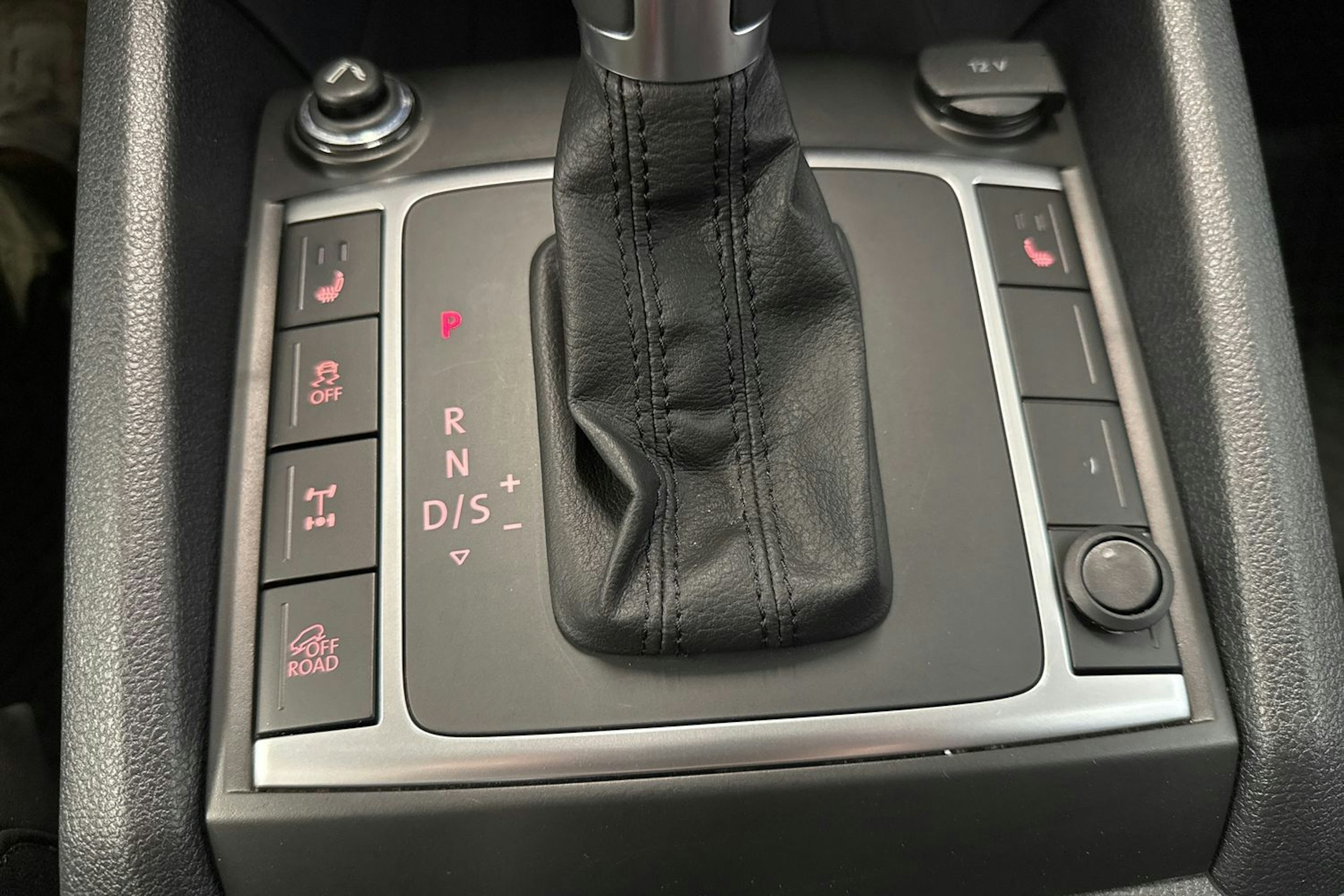 musta Volkswagen Amarok 2019 kuva 26.