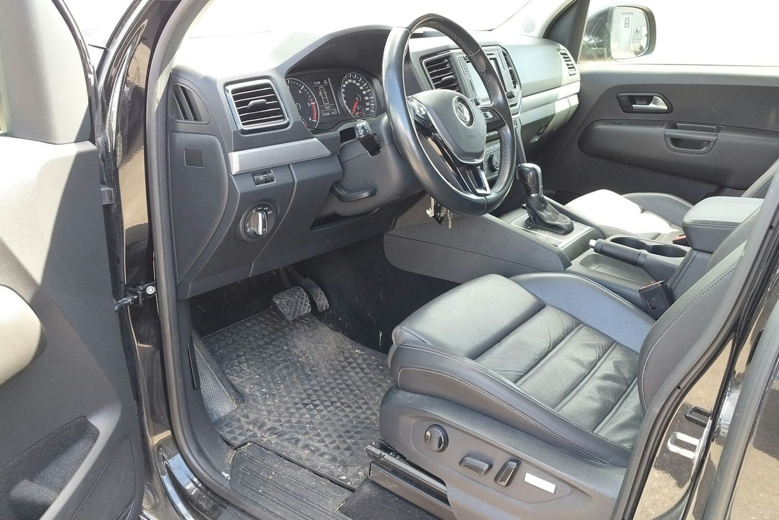 Musta Volkswagen Amarok 2019 kuva 3.