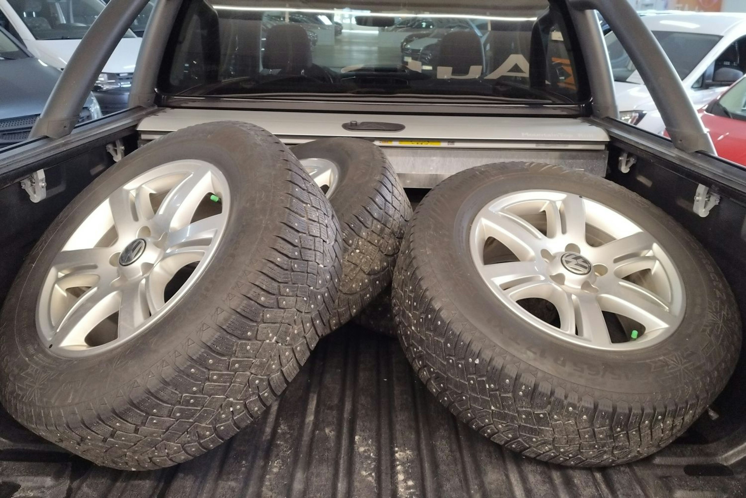 Musta Volkswagen Amarok 2019 kuva 15.
