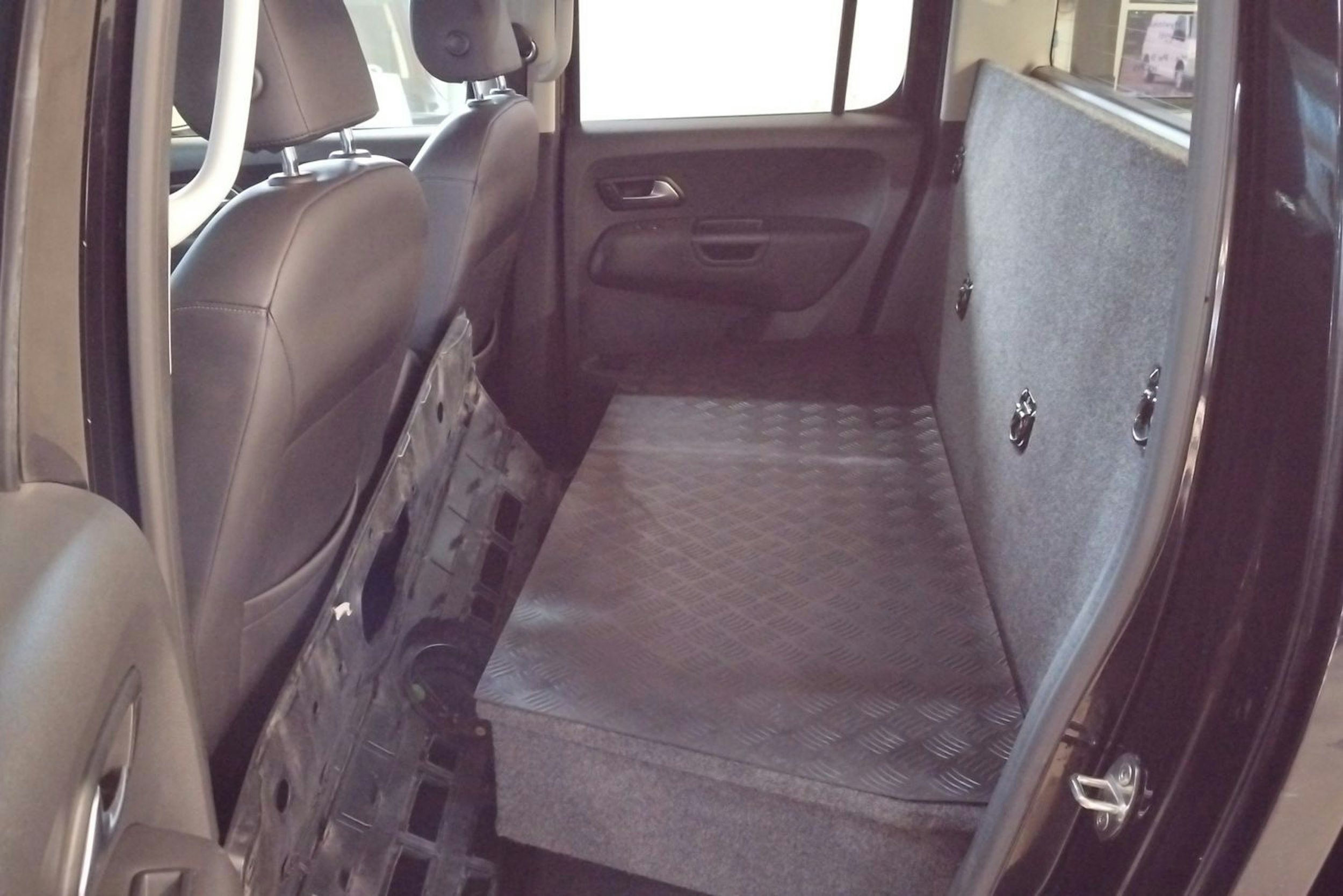 Musta Volkswagen Amarok 2019 kuva 17.