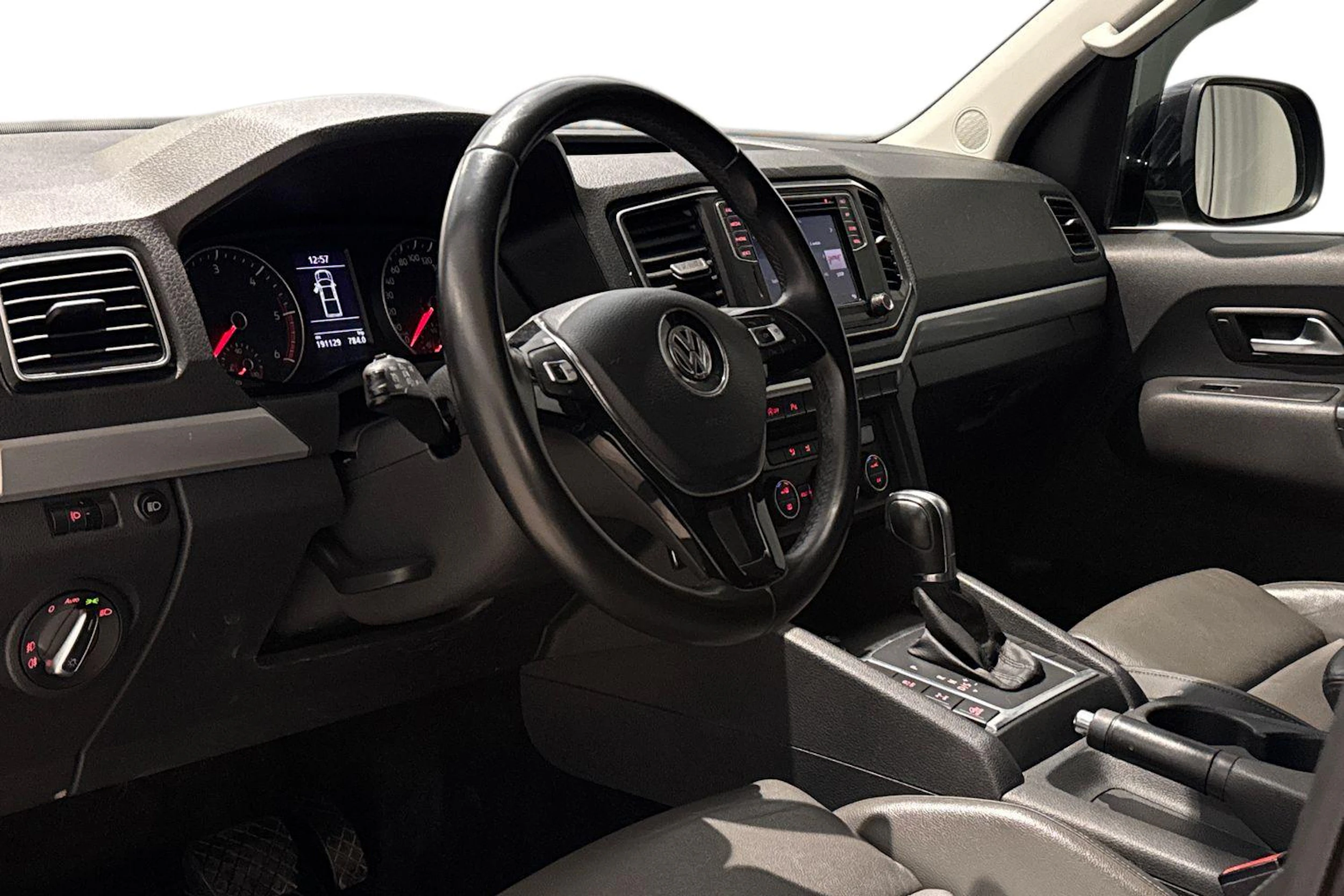 musta Volkswagen Amarok 2019 kuva 8.