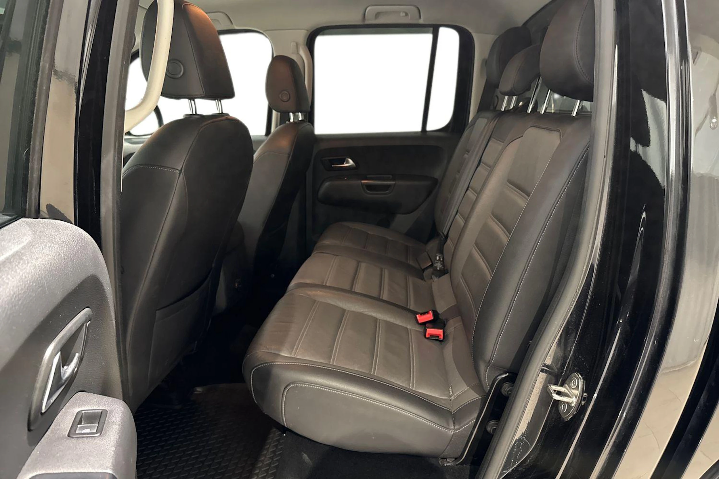 musta Volkswagen Amarok 2019 kuva 11.