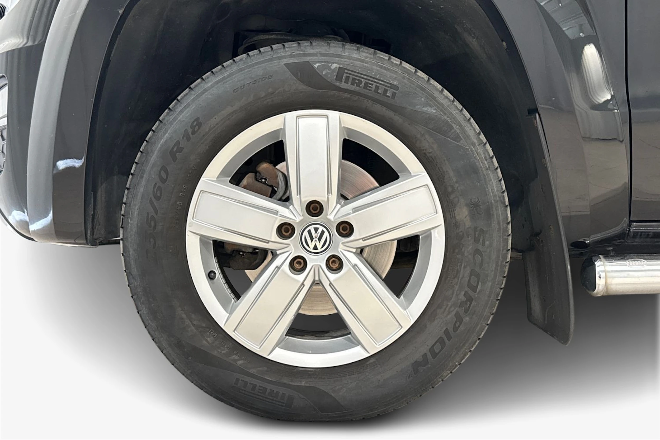 musta Volkswagen Amarok 2019 kuva 12.