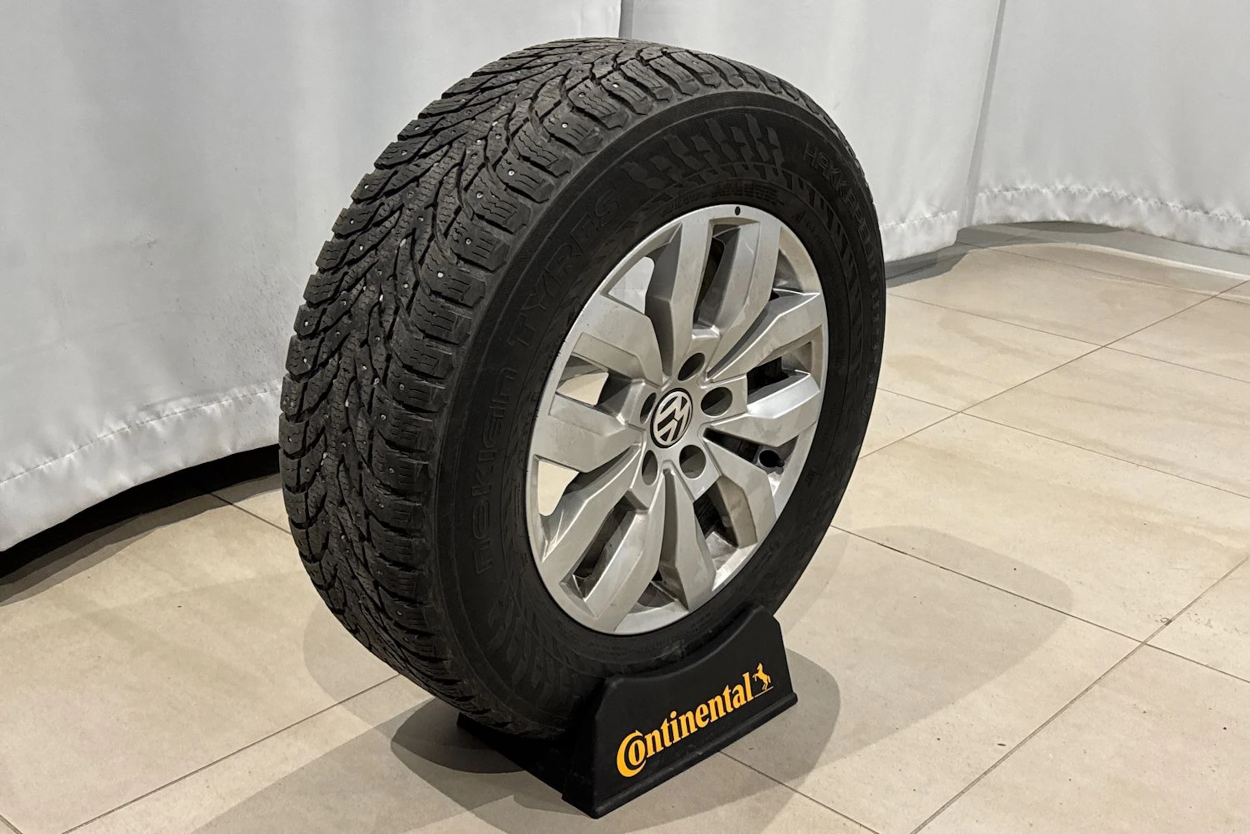 musta Volkswagen Amarok 2019 kuva 15.