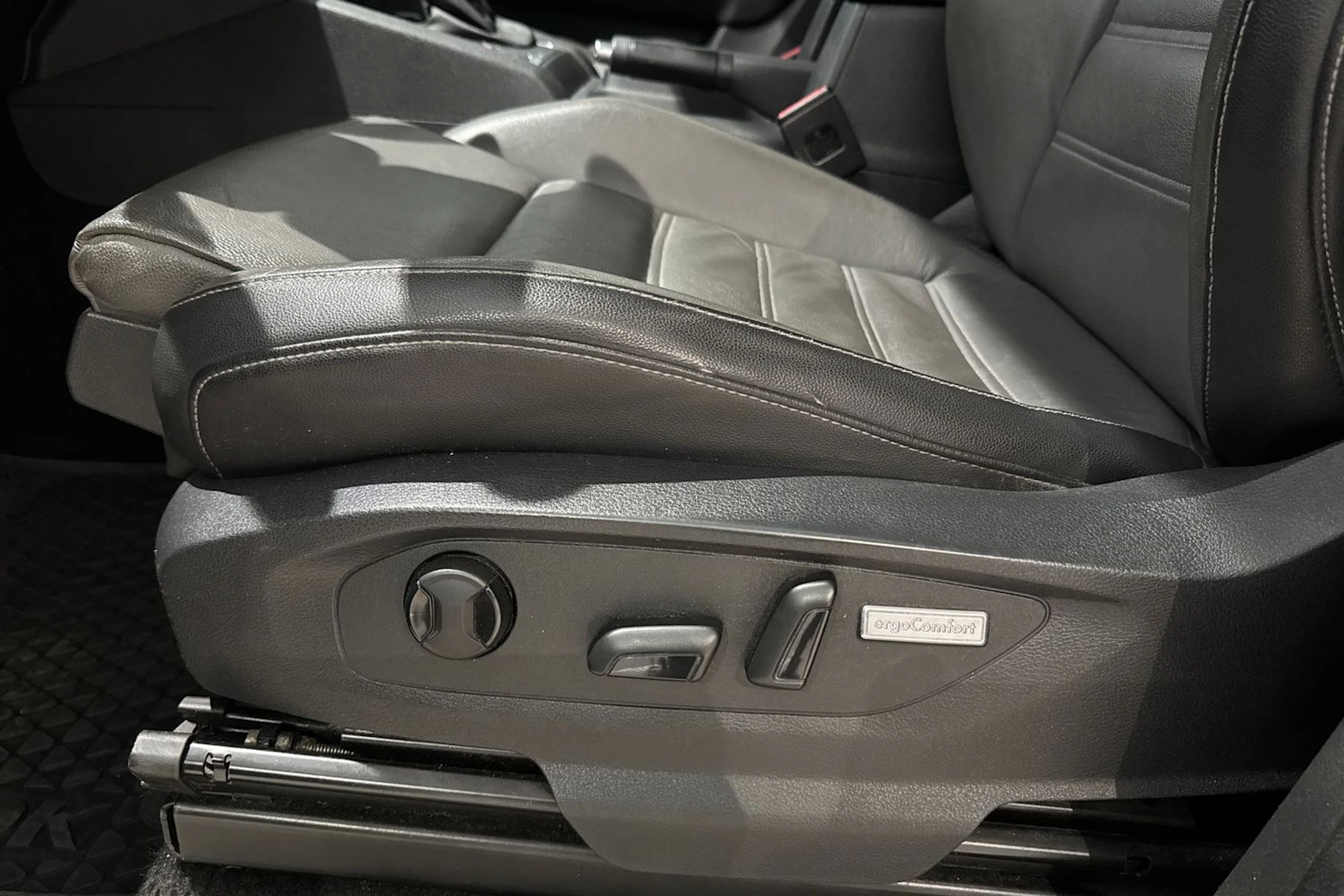 musta Volkswagen Amarok 2019 kuva 18.